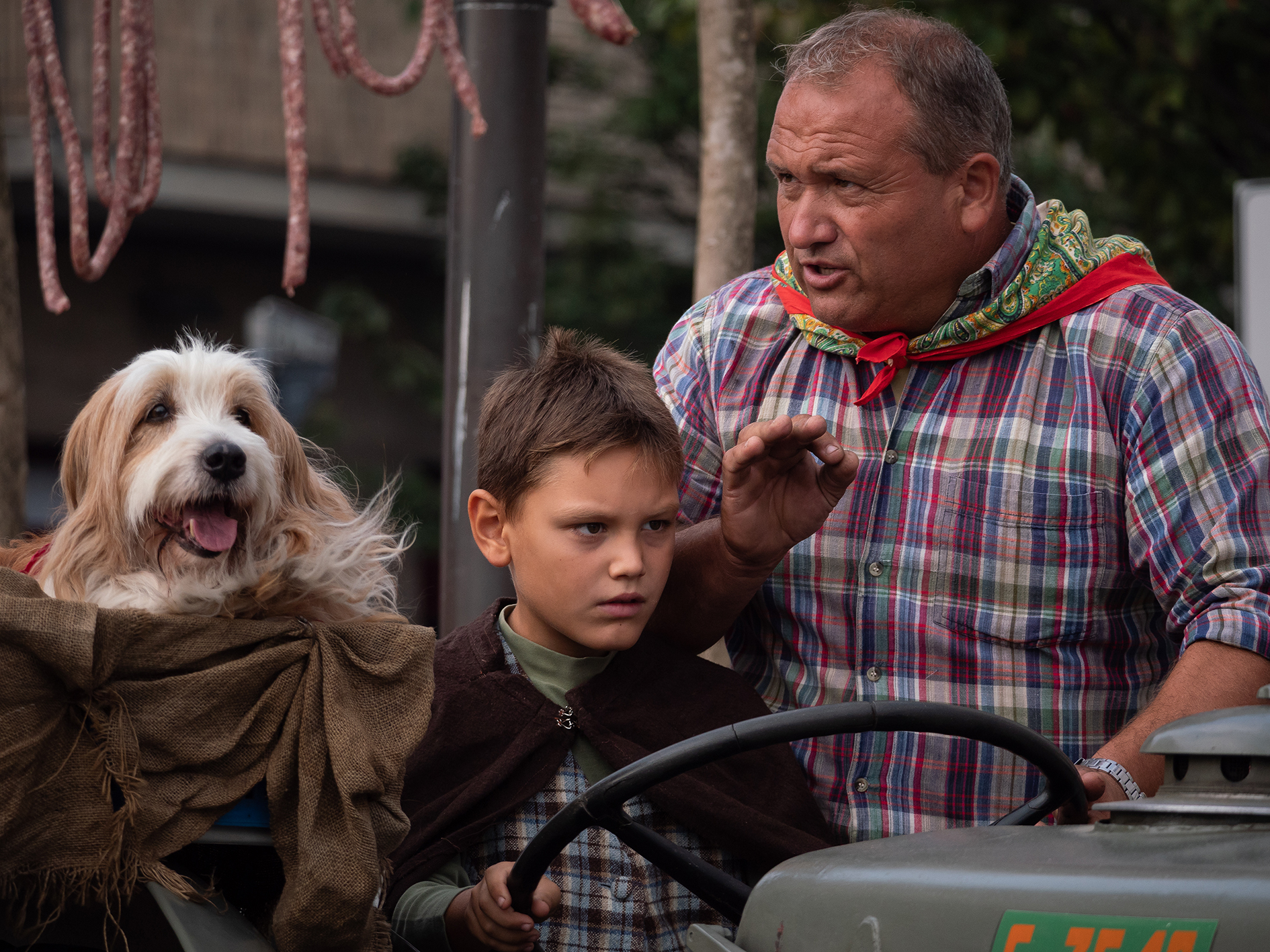 Rallenta o faccio guidare lui ...