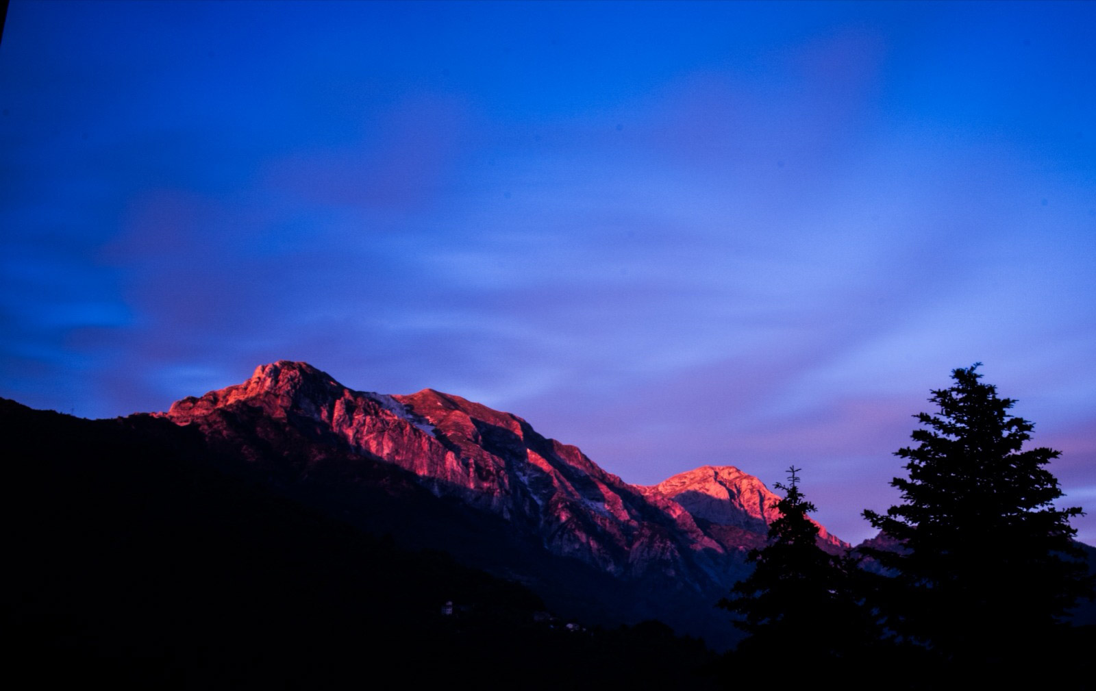 vista Monte Pania e corchia dal paese di Basati (lu)