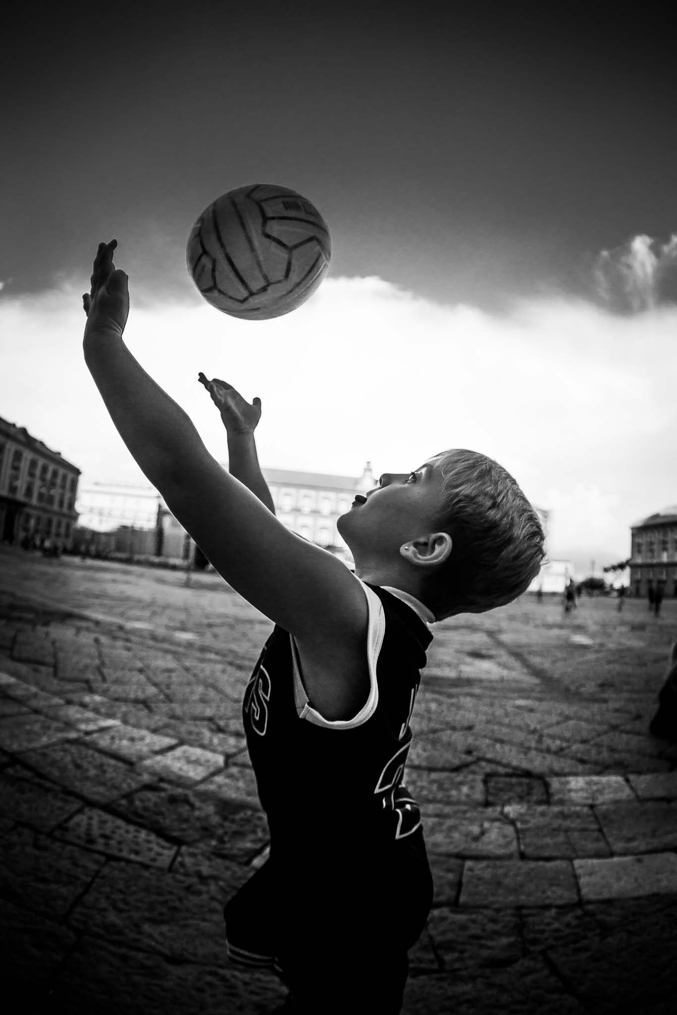 Leonardo looks at the ball and sees the moon