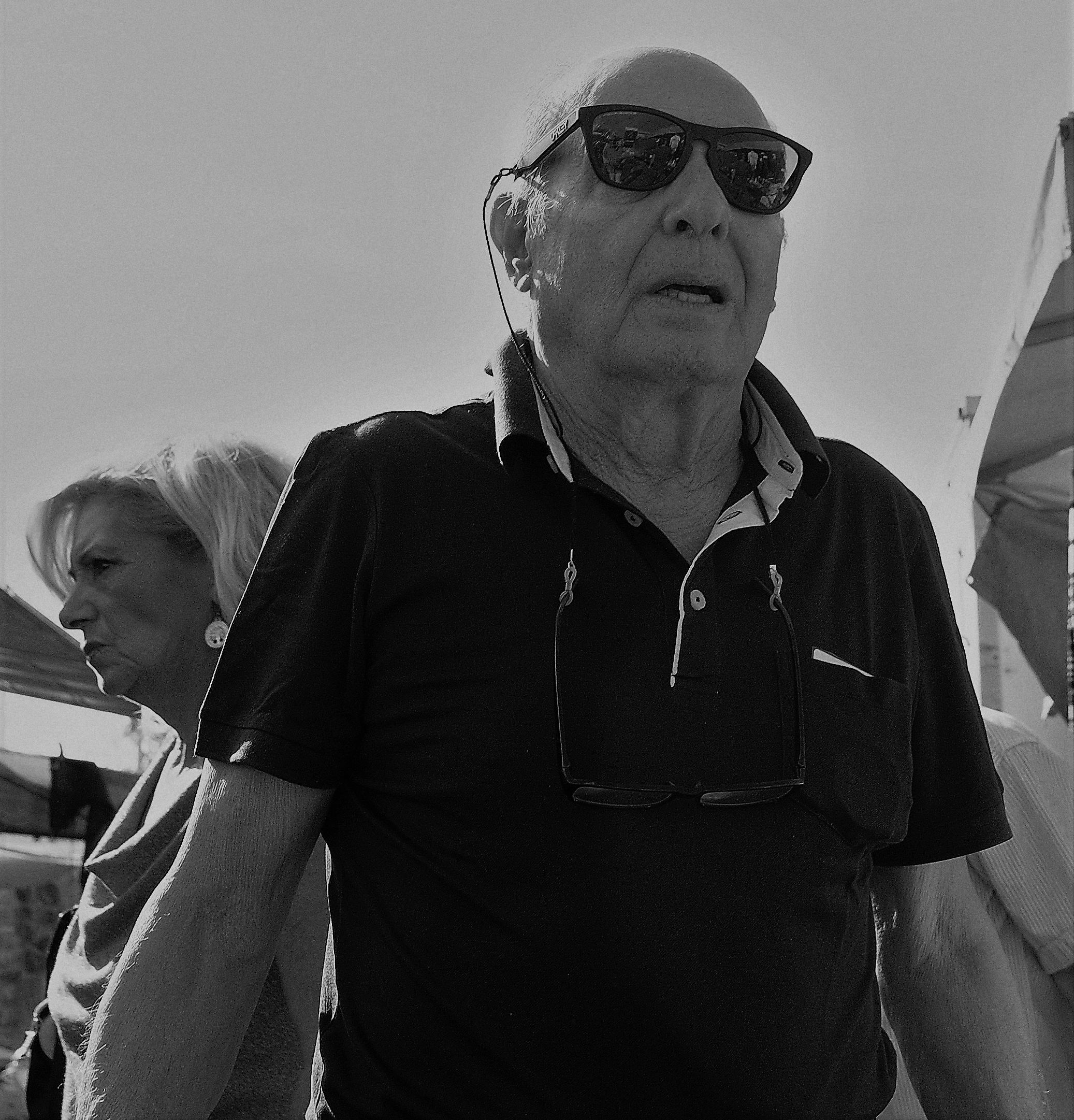 Camminando tra la gente - 5 Riflesso