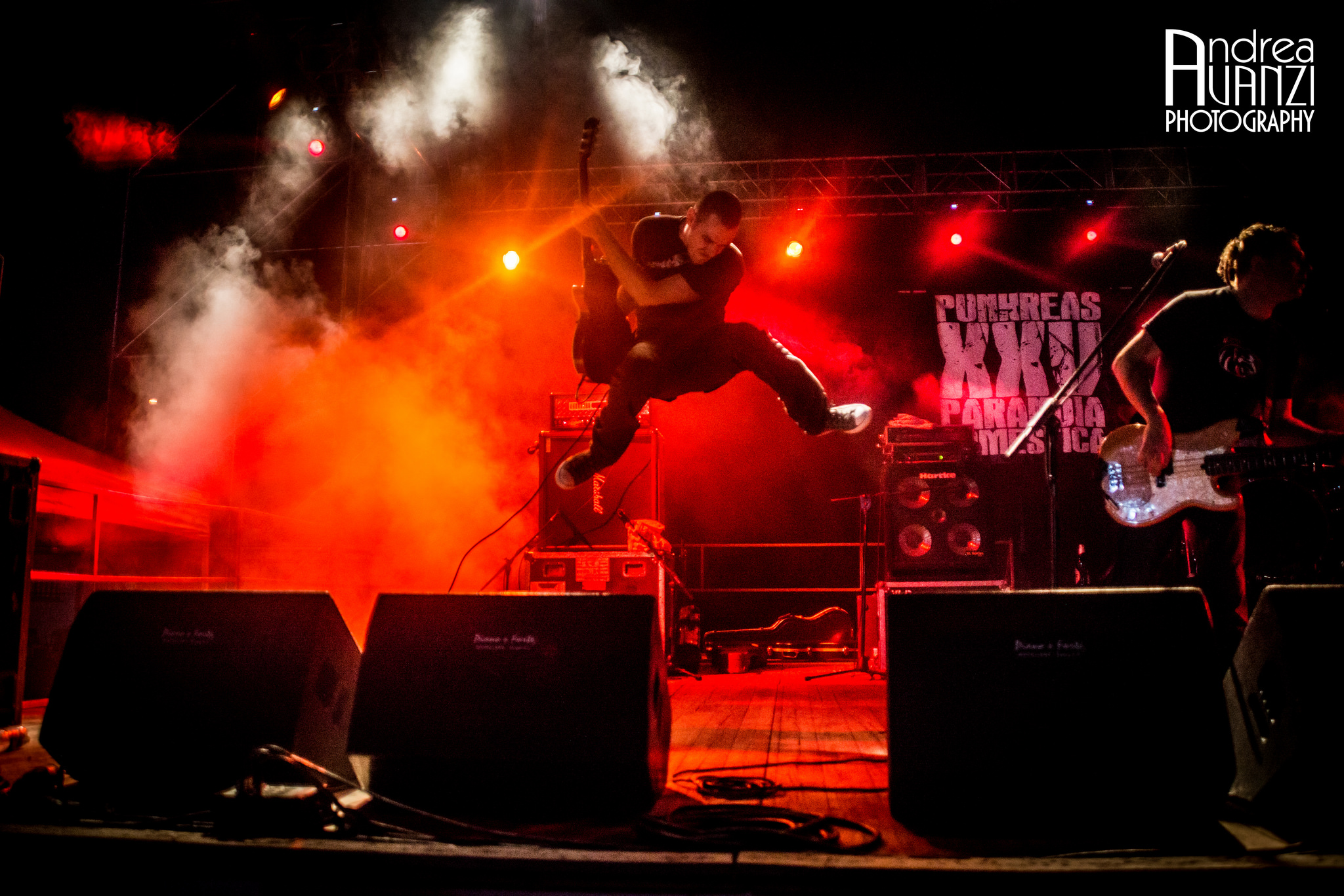 jump guitarist! jump!