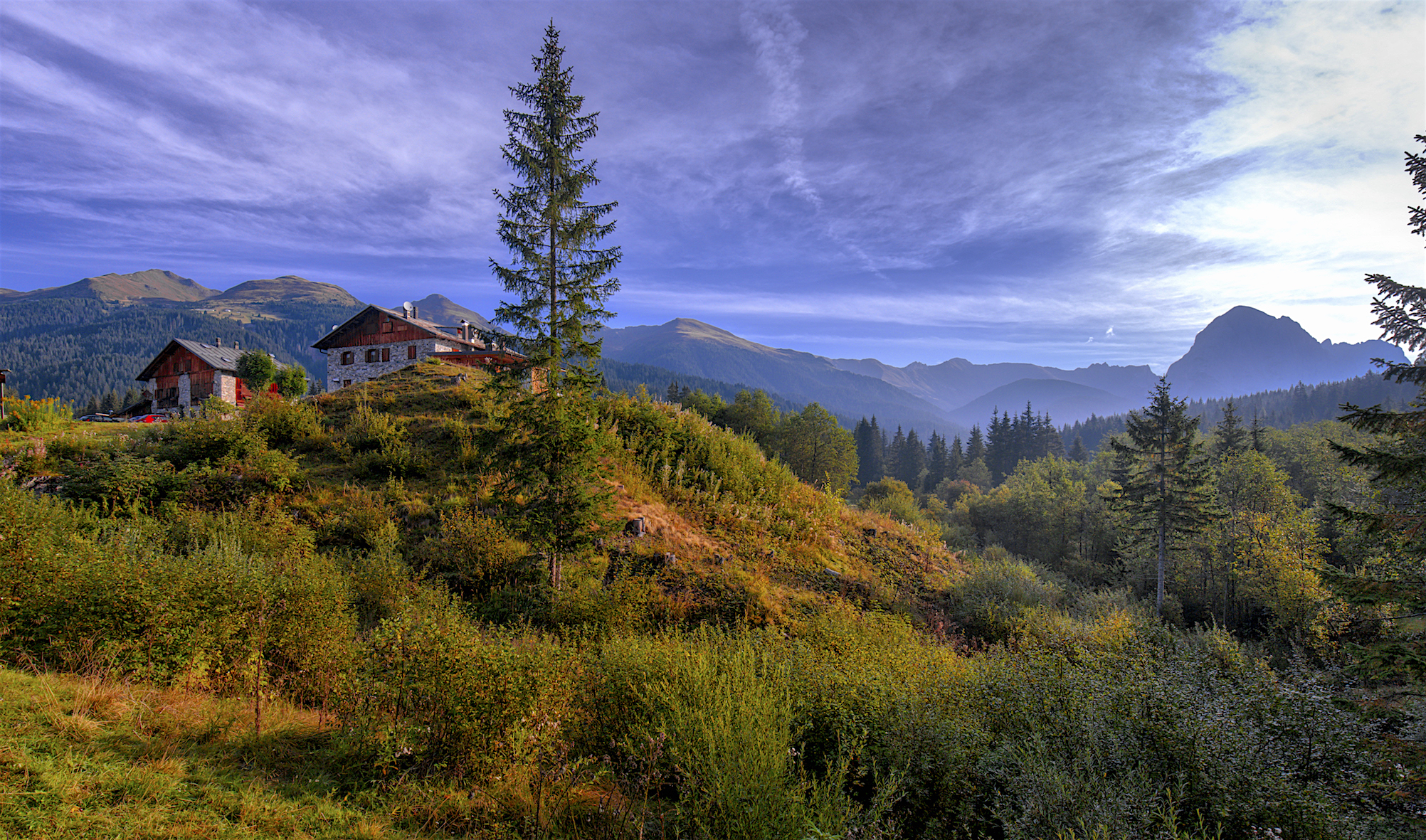 Val Visdende sulla dx il panettone del Peralba