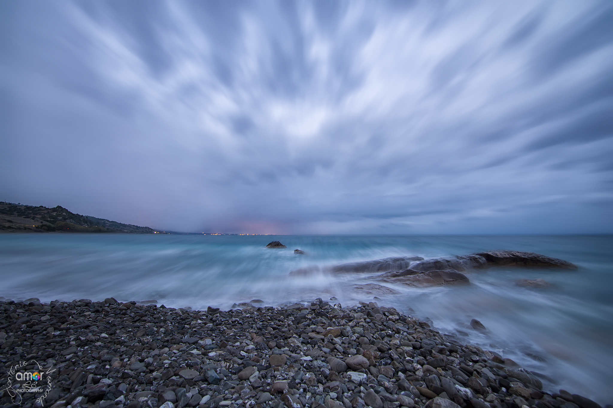 Il lento scorrere del tempo tra cielo e mare