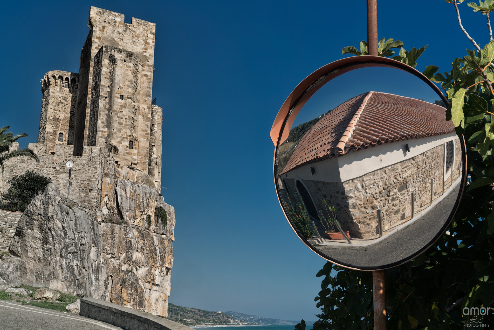 Il Castello e il Granaio riflesso
