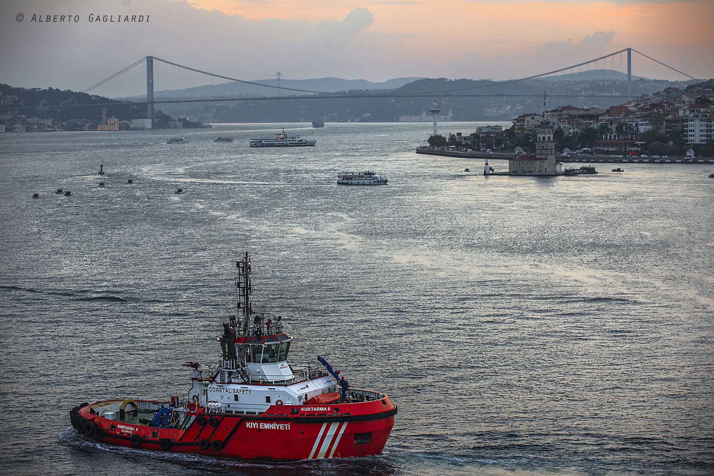 Bosforo e Ponte dei Martiri del 15 Luglio