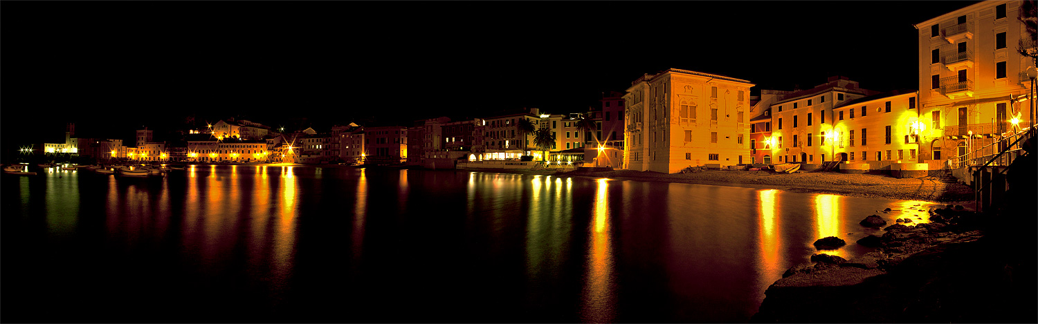 Sestri Levante by night - La Baia del  Silenzio 1