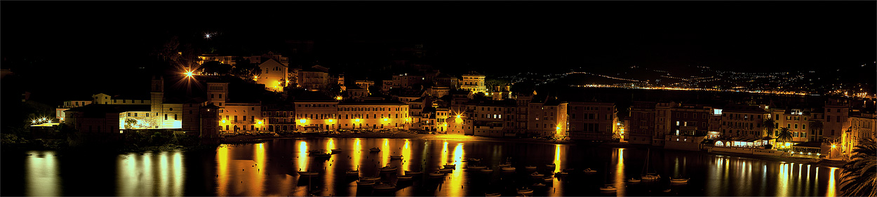 Sestri Levante by night - La Baia del Silenzio 2