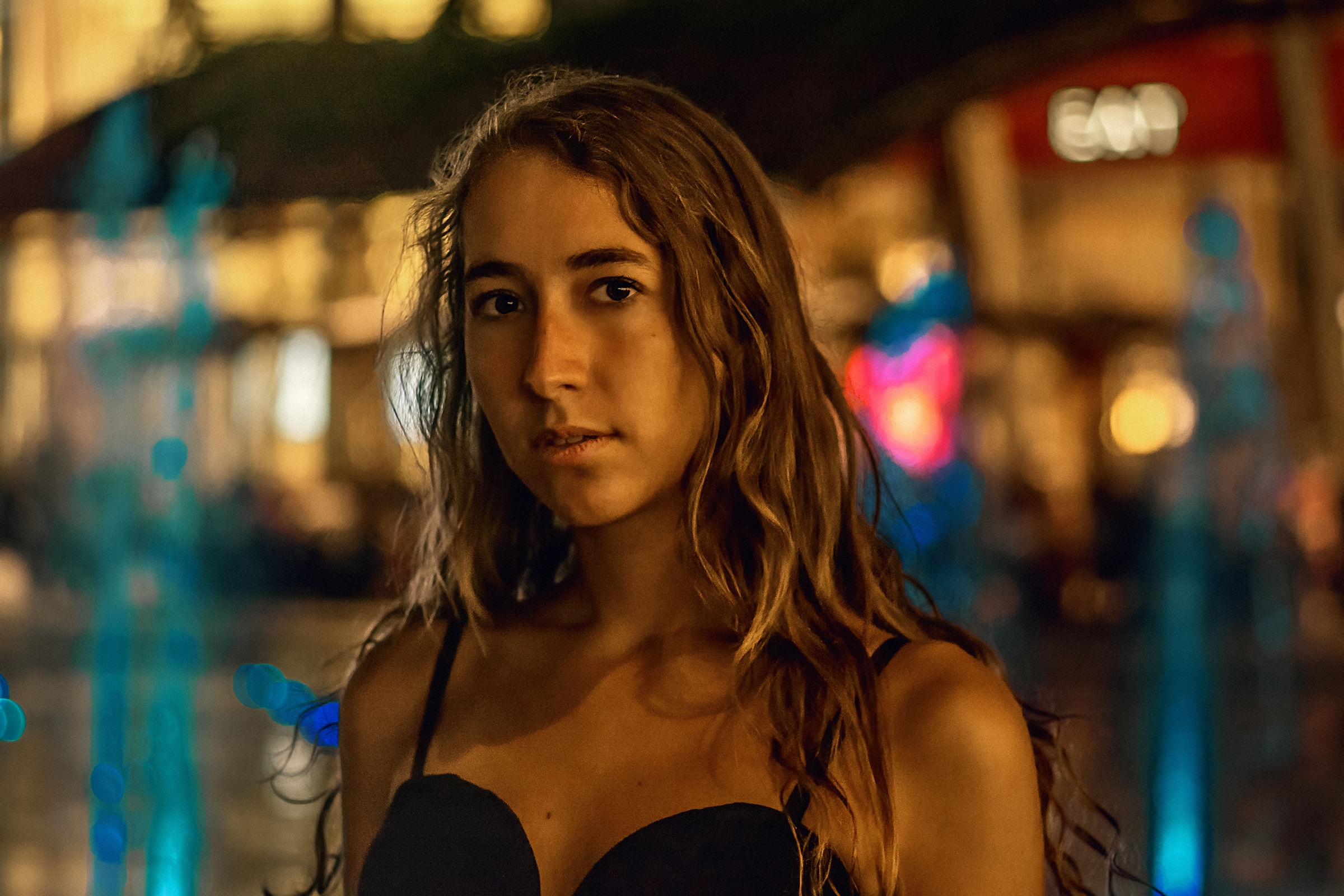 Fra gli spruzzi cromatici di piazza Gae Aulenti