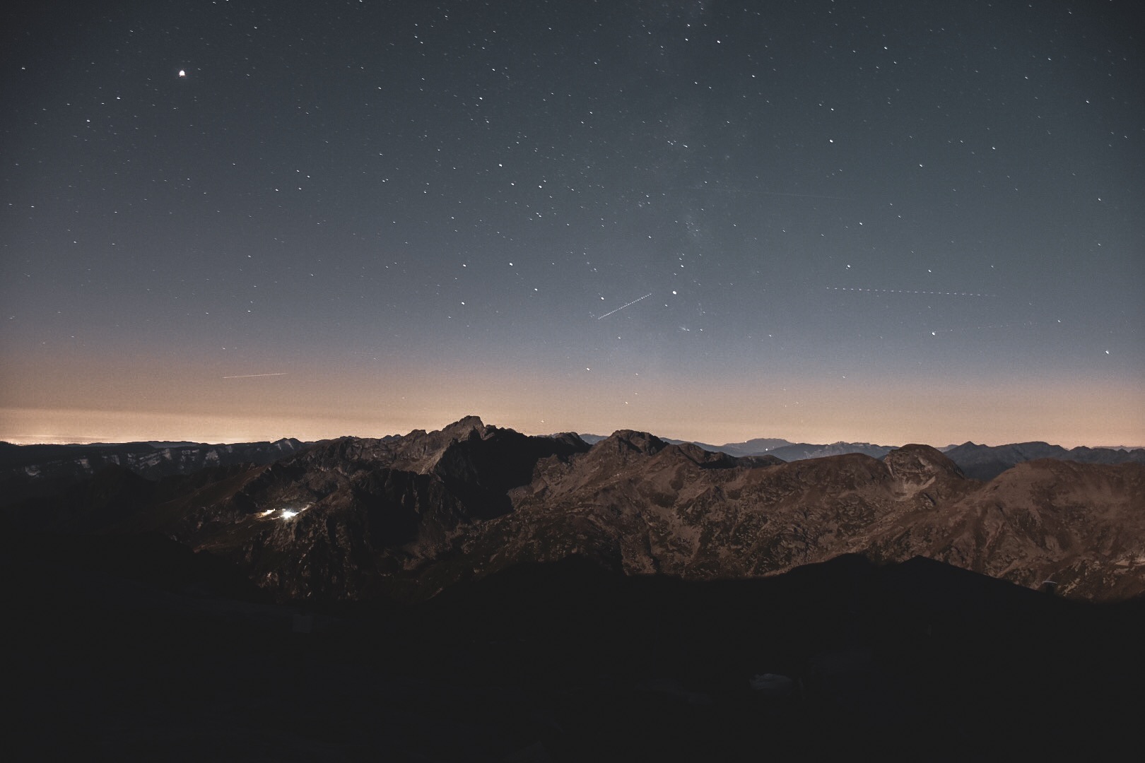 Moon comes, Darkness Leaves