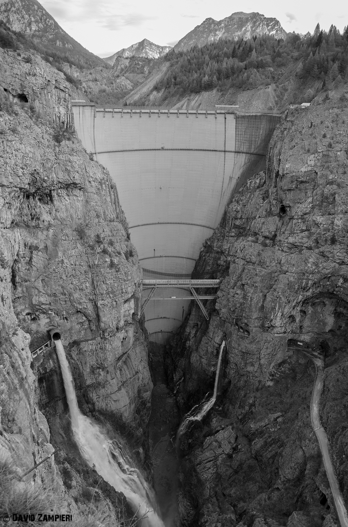 muro della diga del Vajont