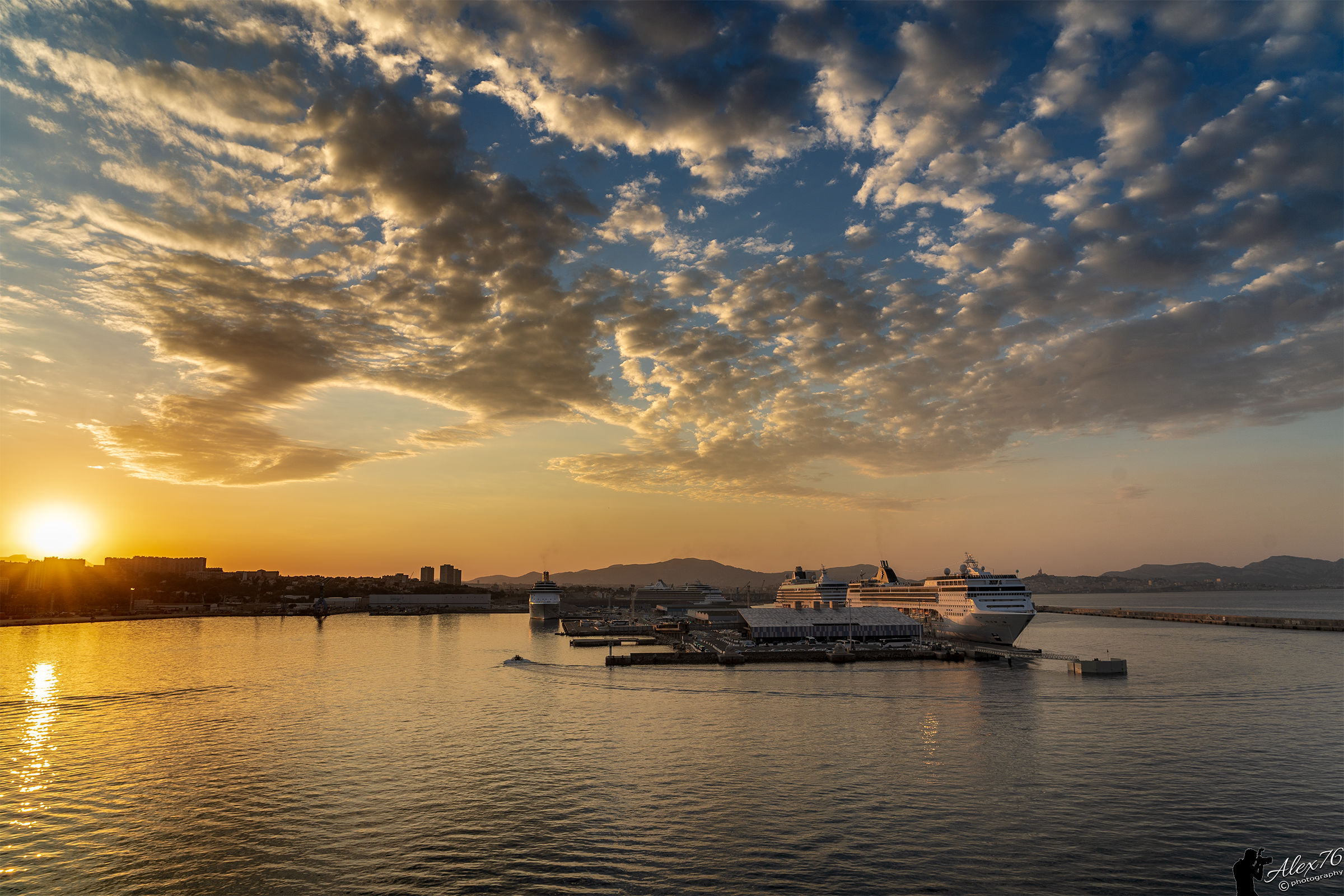 L'Alba nel porto di Marsiglia