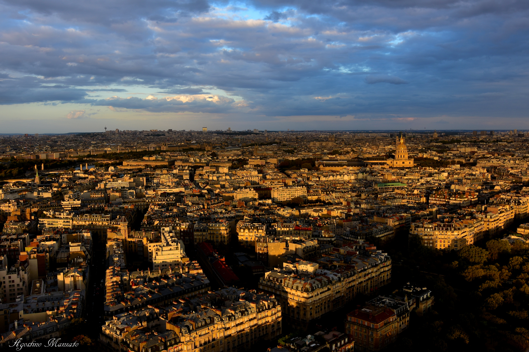 Tramonto all'ombra della torre Eiffel