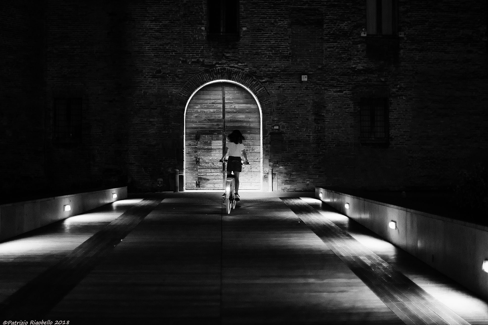 Ciclista nella notte