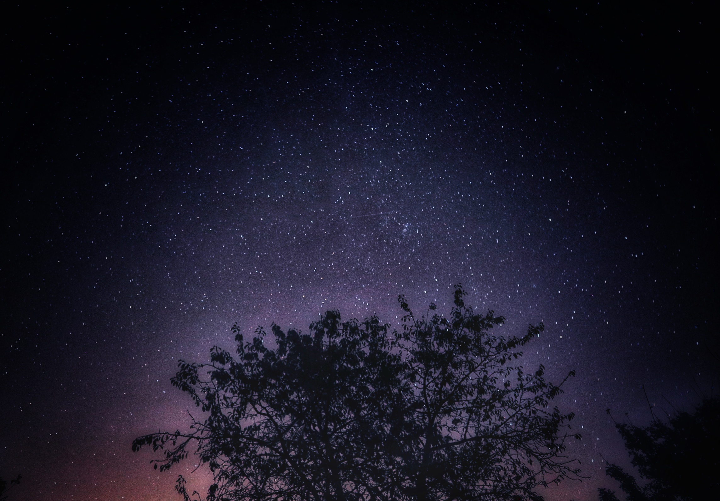 Photo trials at the starry sky in the mountains