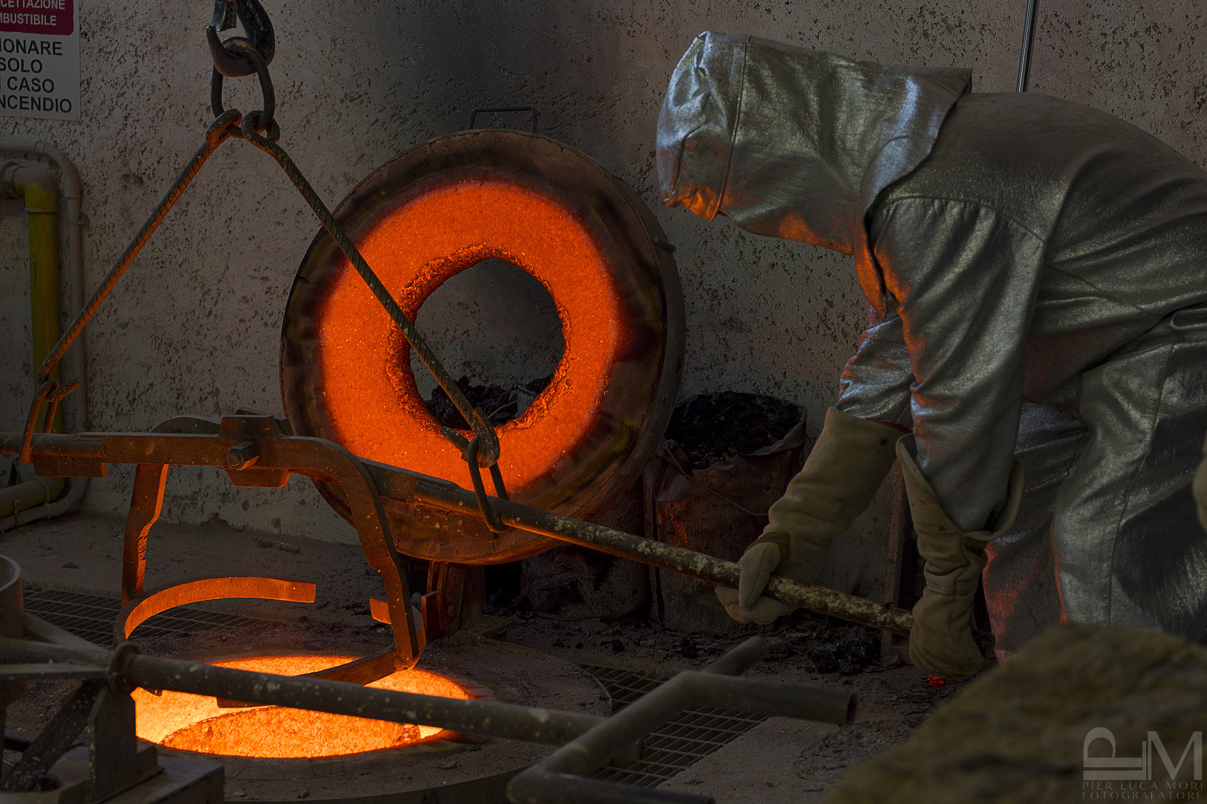 The extraction of the crucible from the Furnace