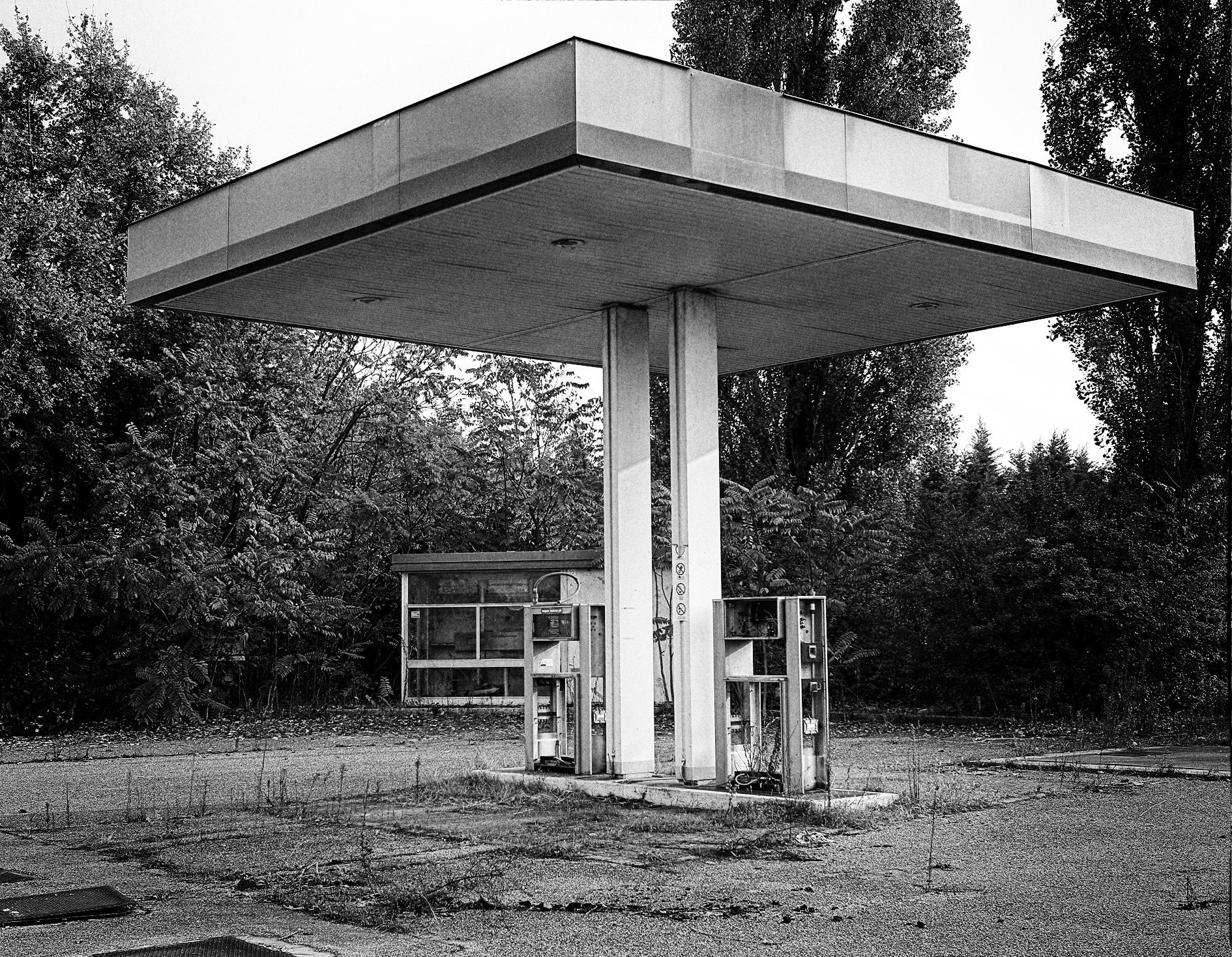 Distributore abbandonato.