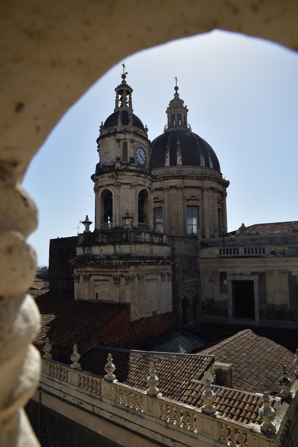 La cupola e il campanile di S. Agata in cornice