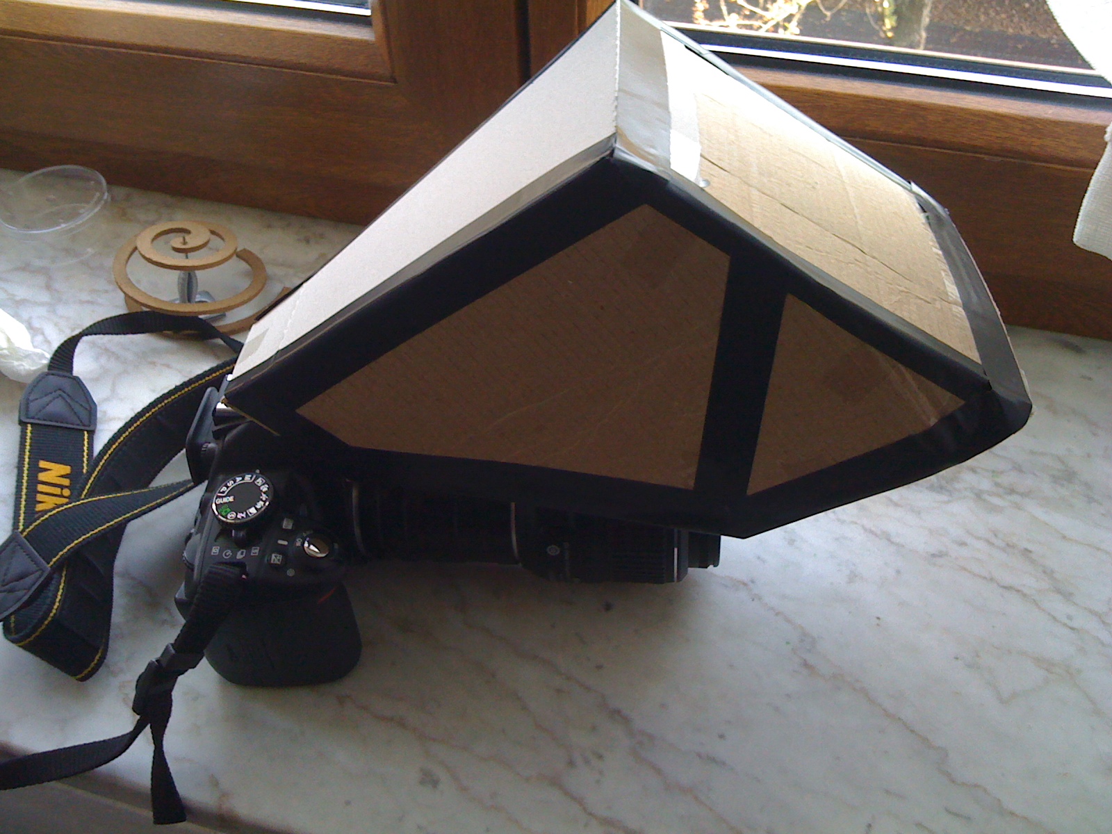 d3100 con 18-55, tubi di prolunga e flash artigianale