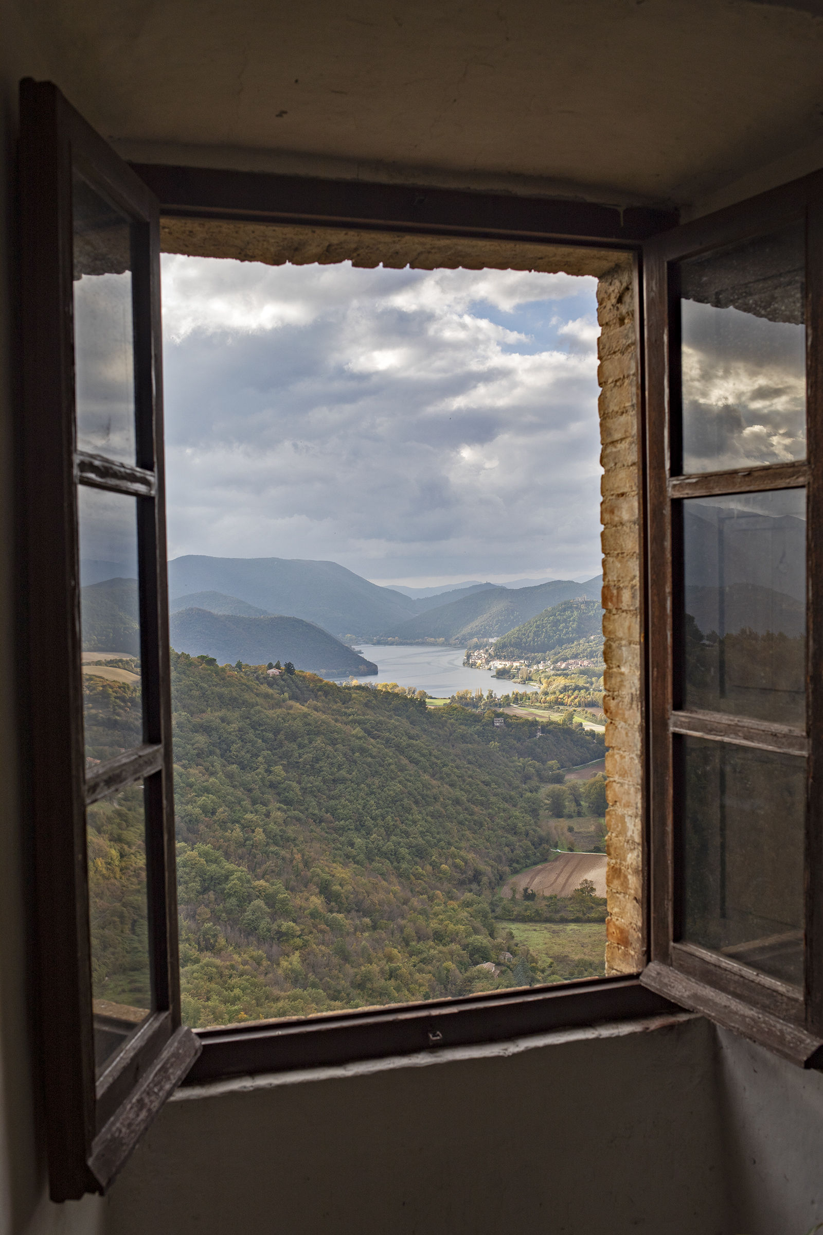 The window on Piediluco