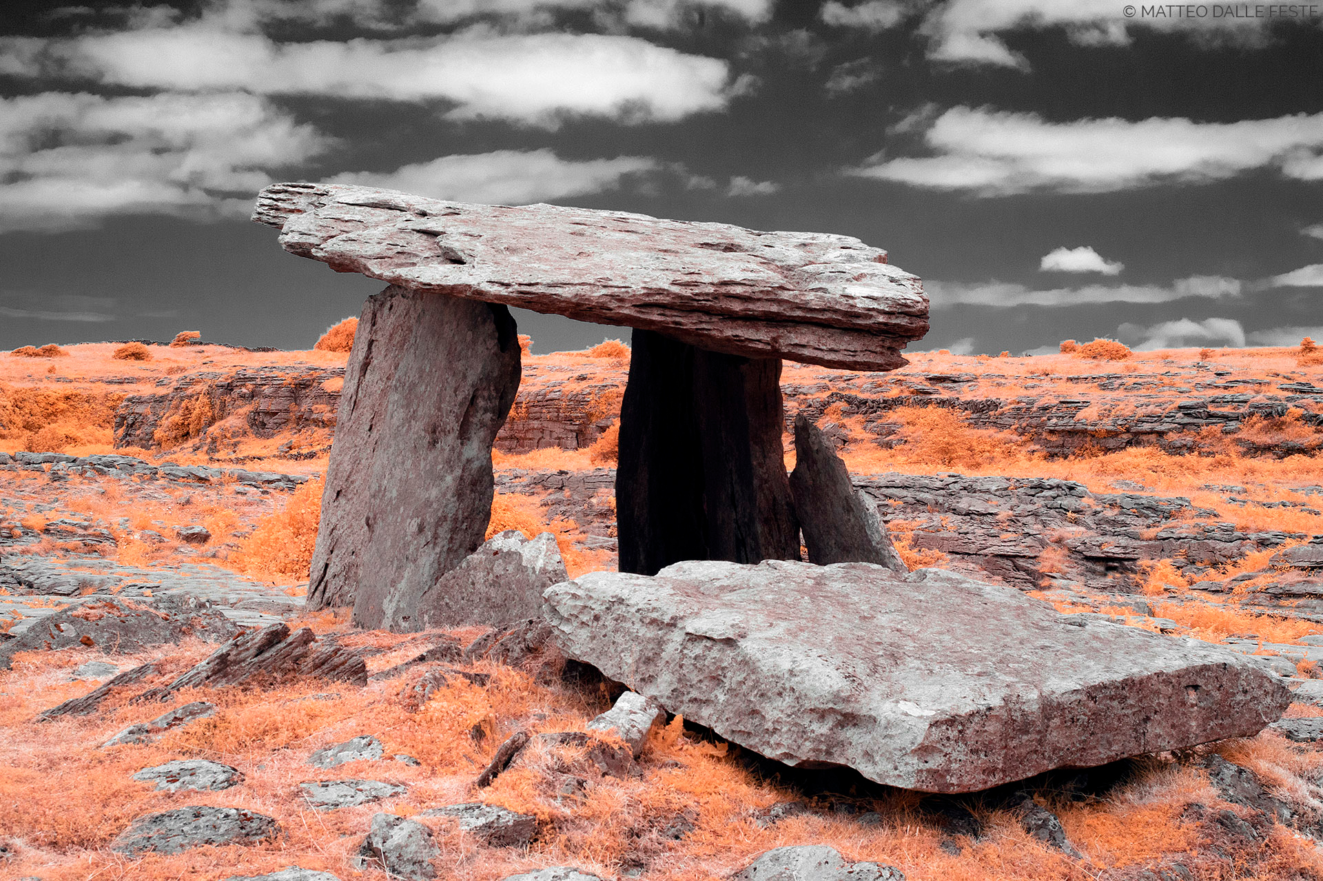 Poulnabrone dolmen con occhi diversi - Infrared