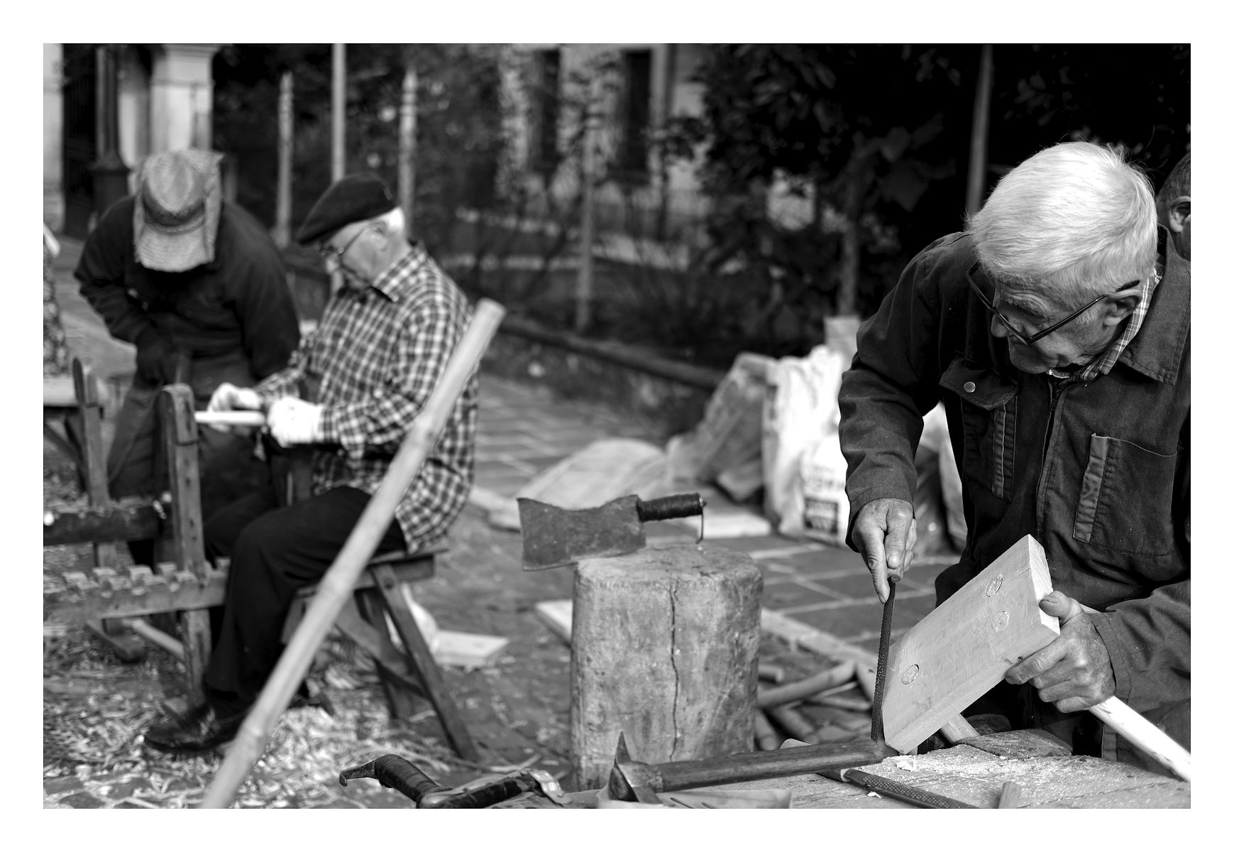 lavorazione tradizionale locale del legno