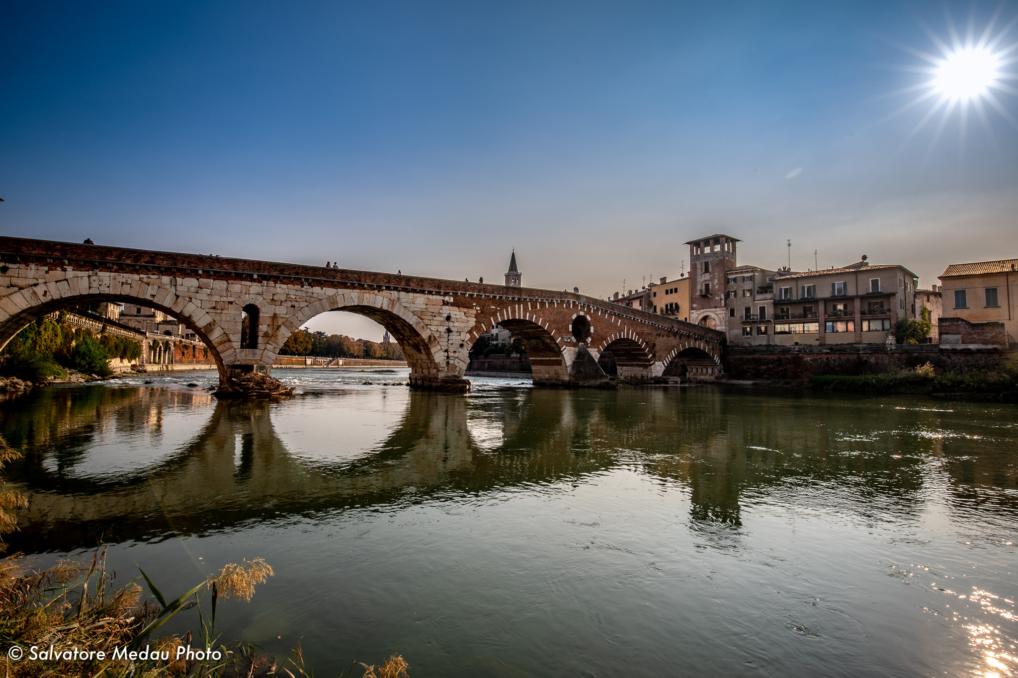 Ponte Pietra e l'Adige.