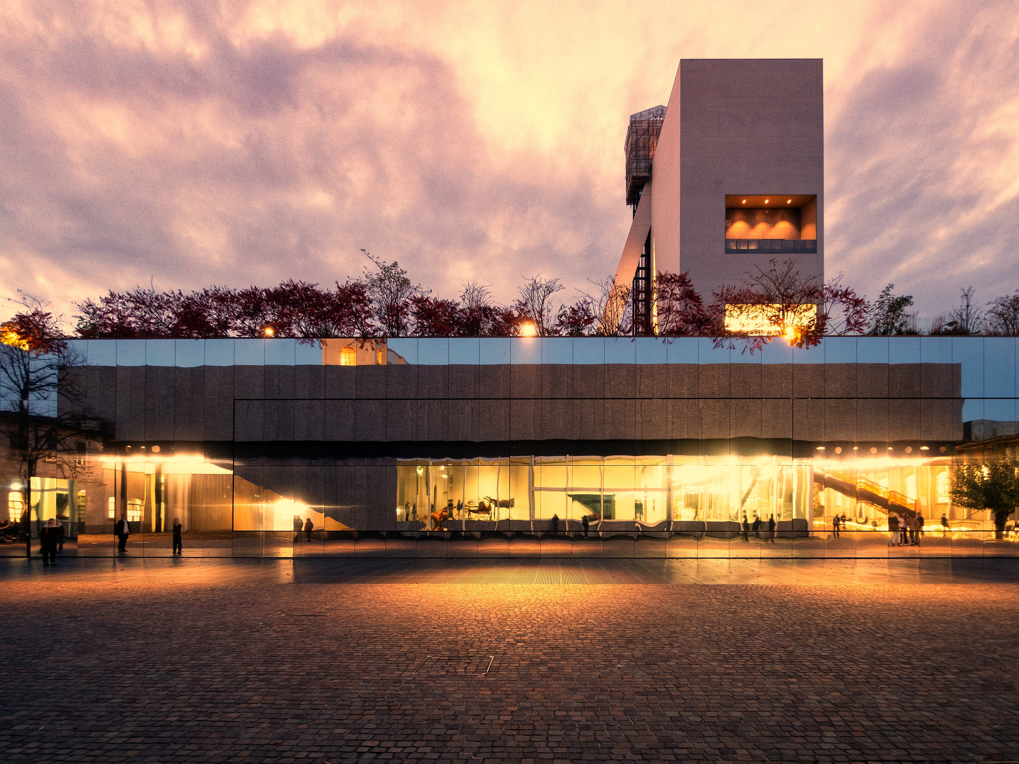 Tramonto alla Fondazione Prada