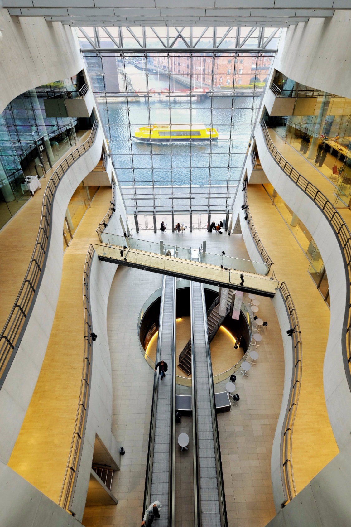 Black Diamond / Yellow Boat