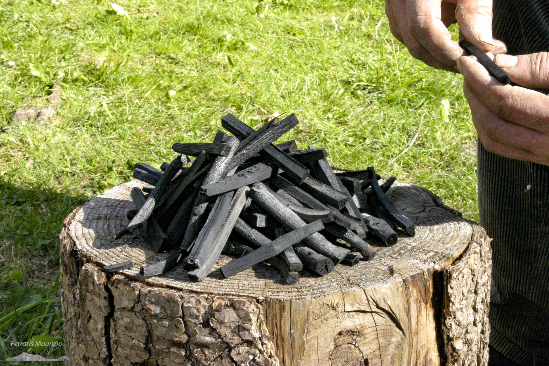 Charcoal for frescoes