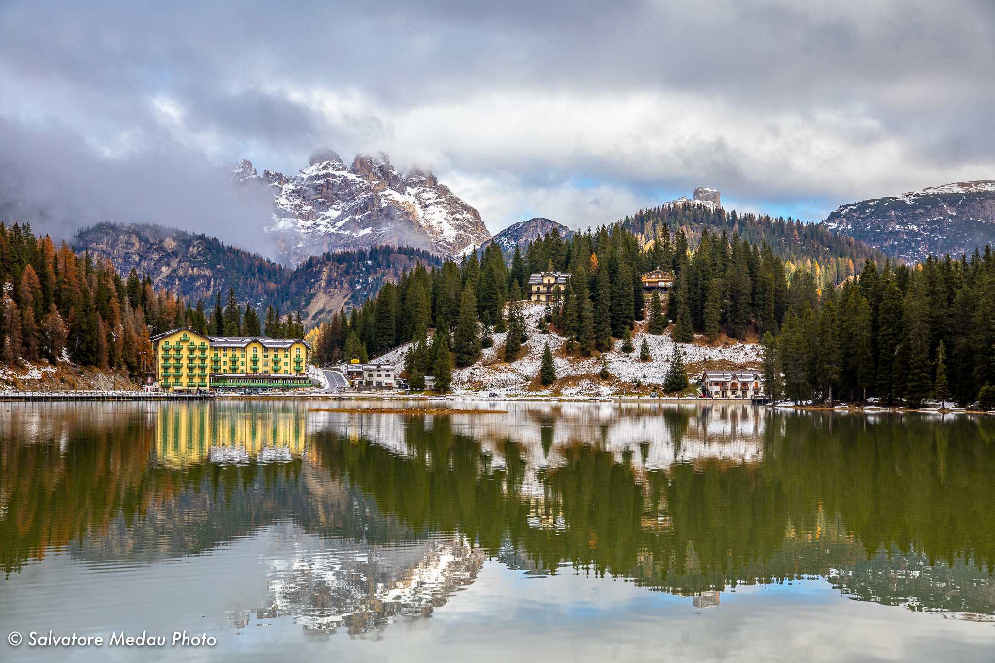 Lago di Misurina in abito autunnale