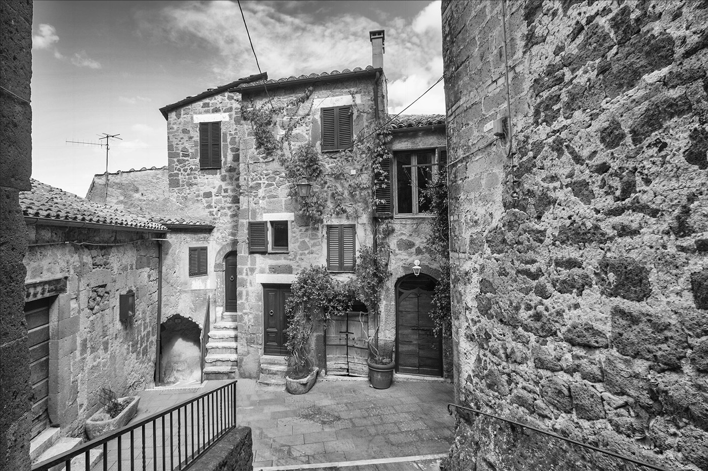 Between the alleys of Pitigliano