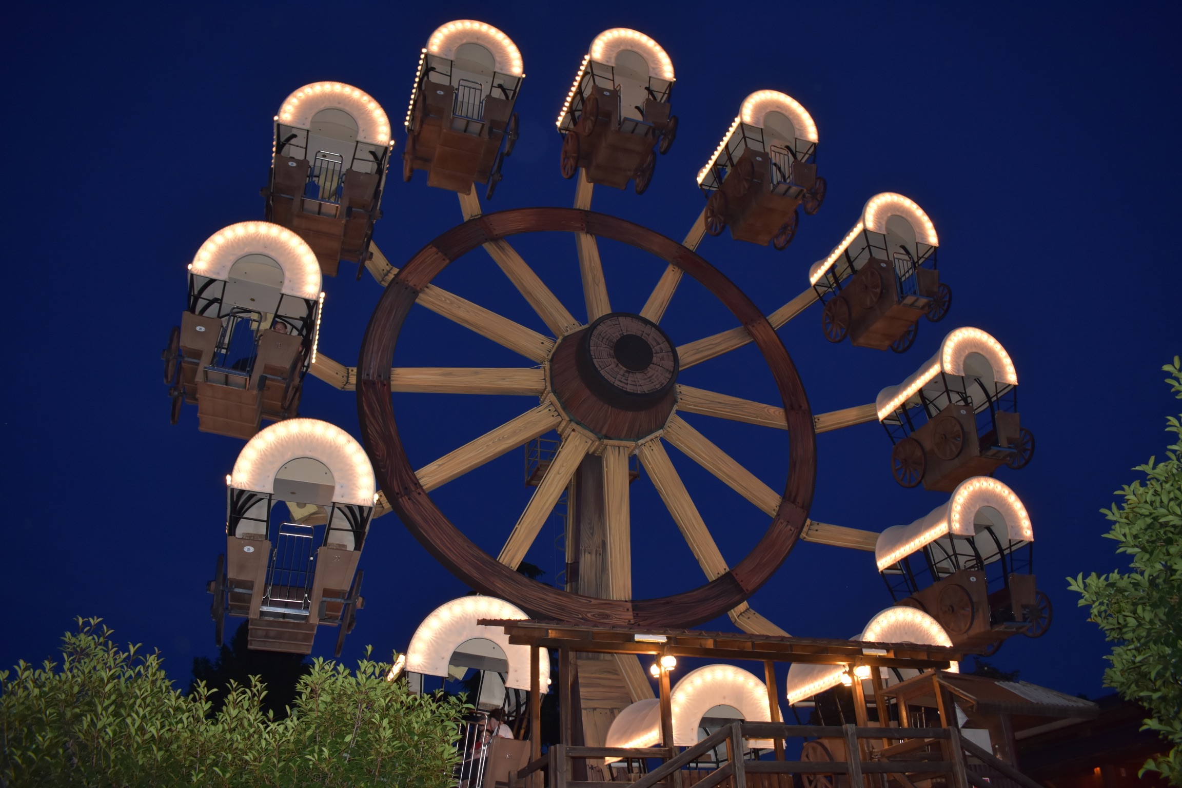 Giostra al crepuscolo