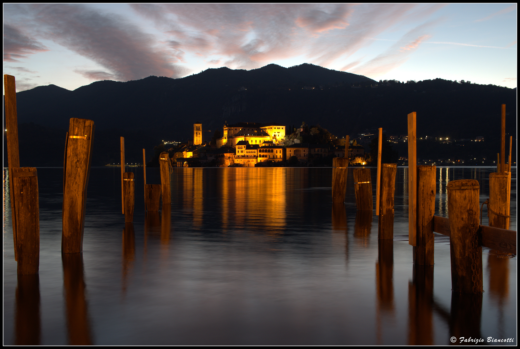 Un'isola magica su un lago di seta