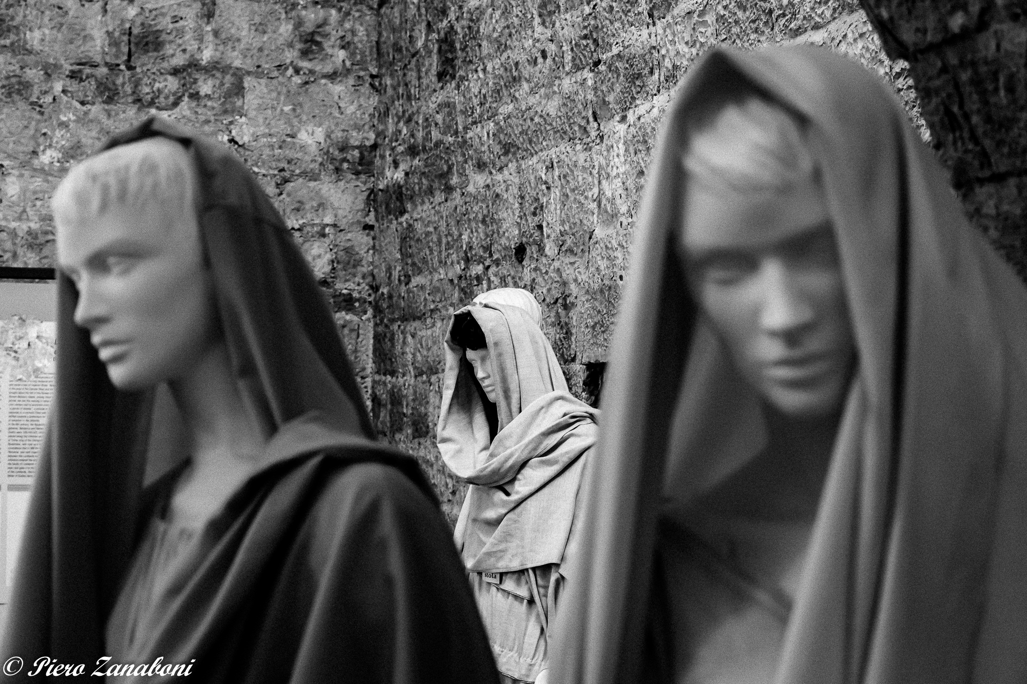 Volti senza emozioni