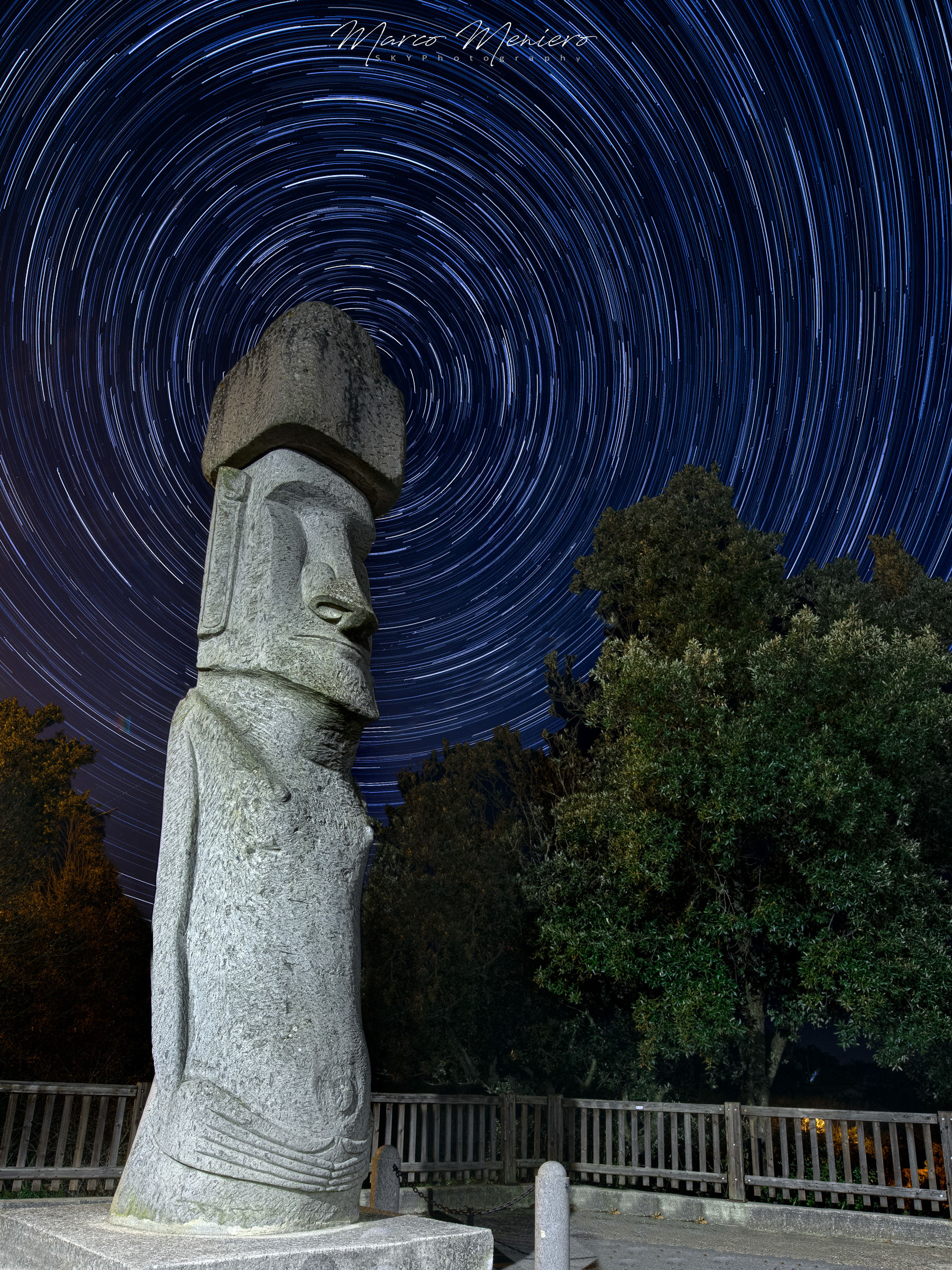 Startrail on Moai
