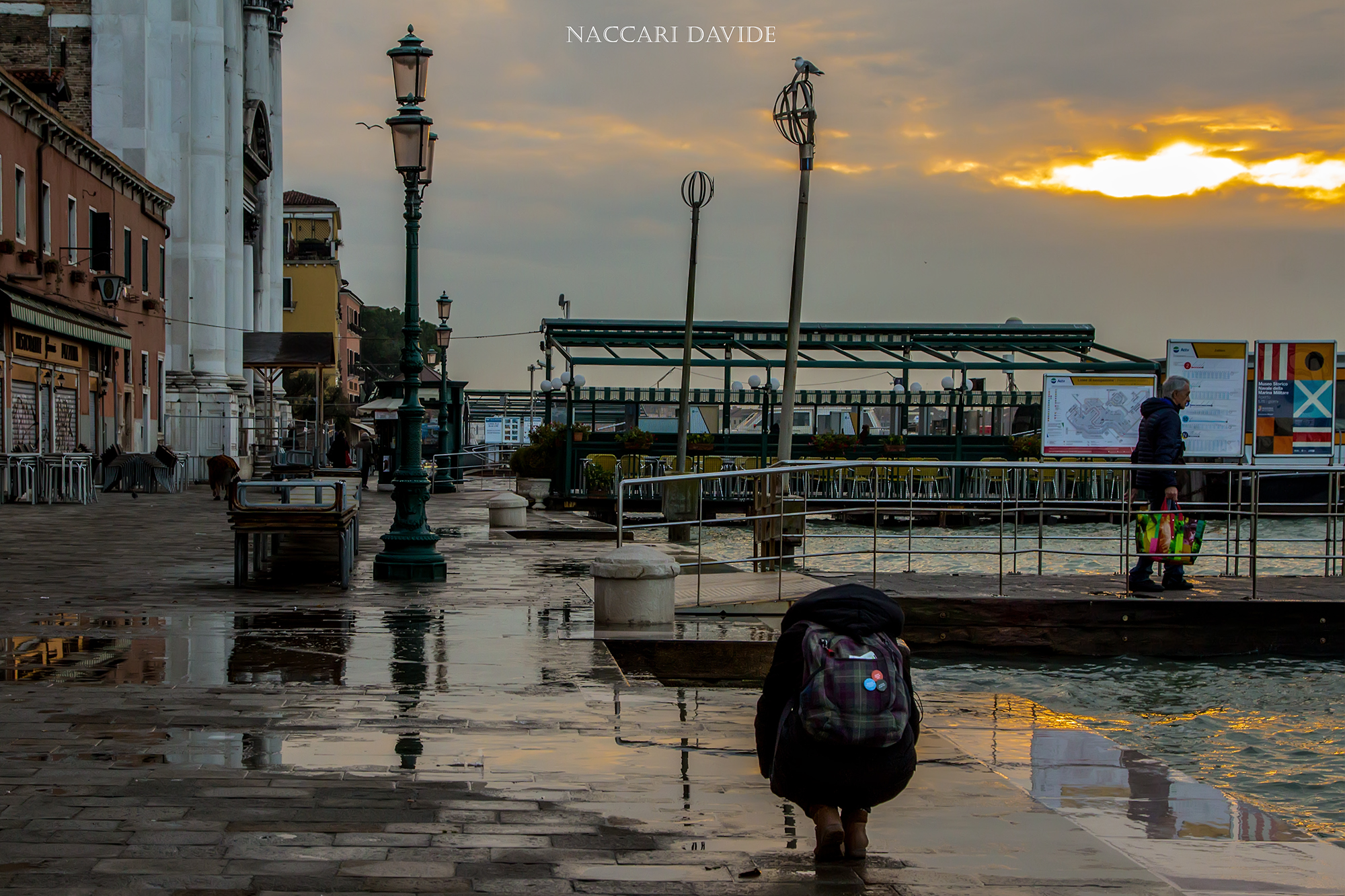Crouching looking for a reflex with his smart.