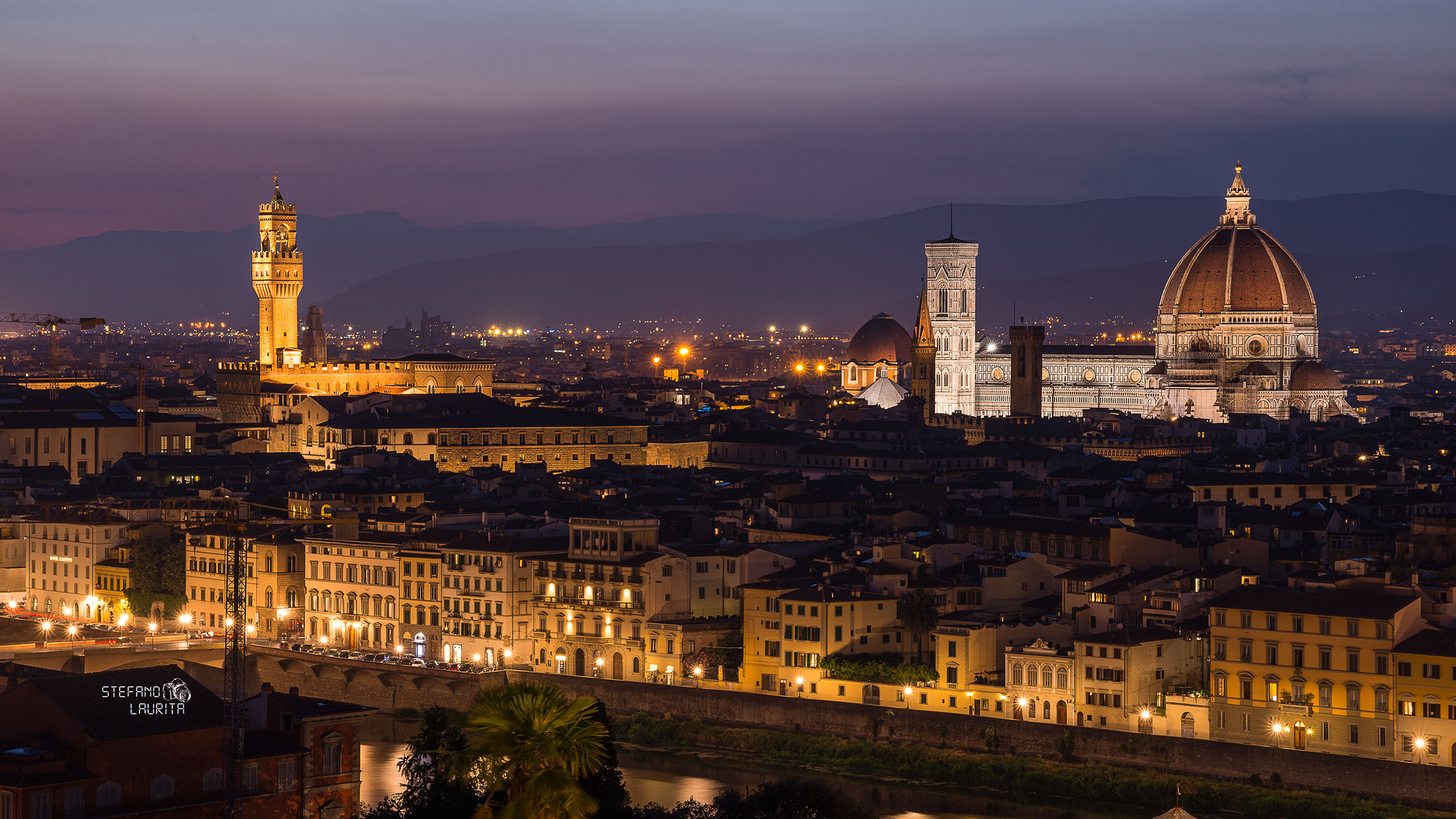First lights of the night, Florence