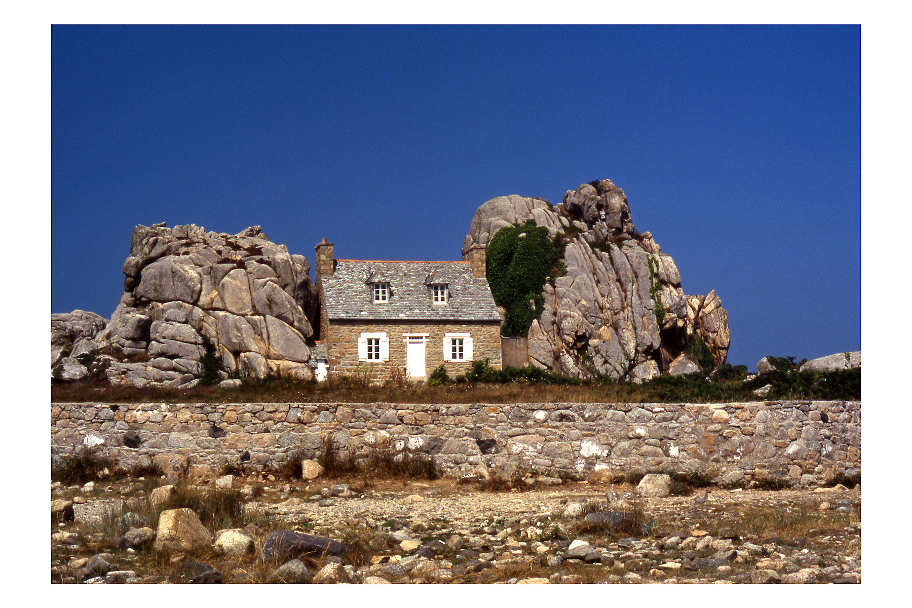 The House between the rocks