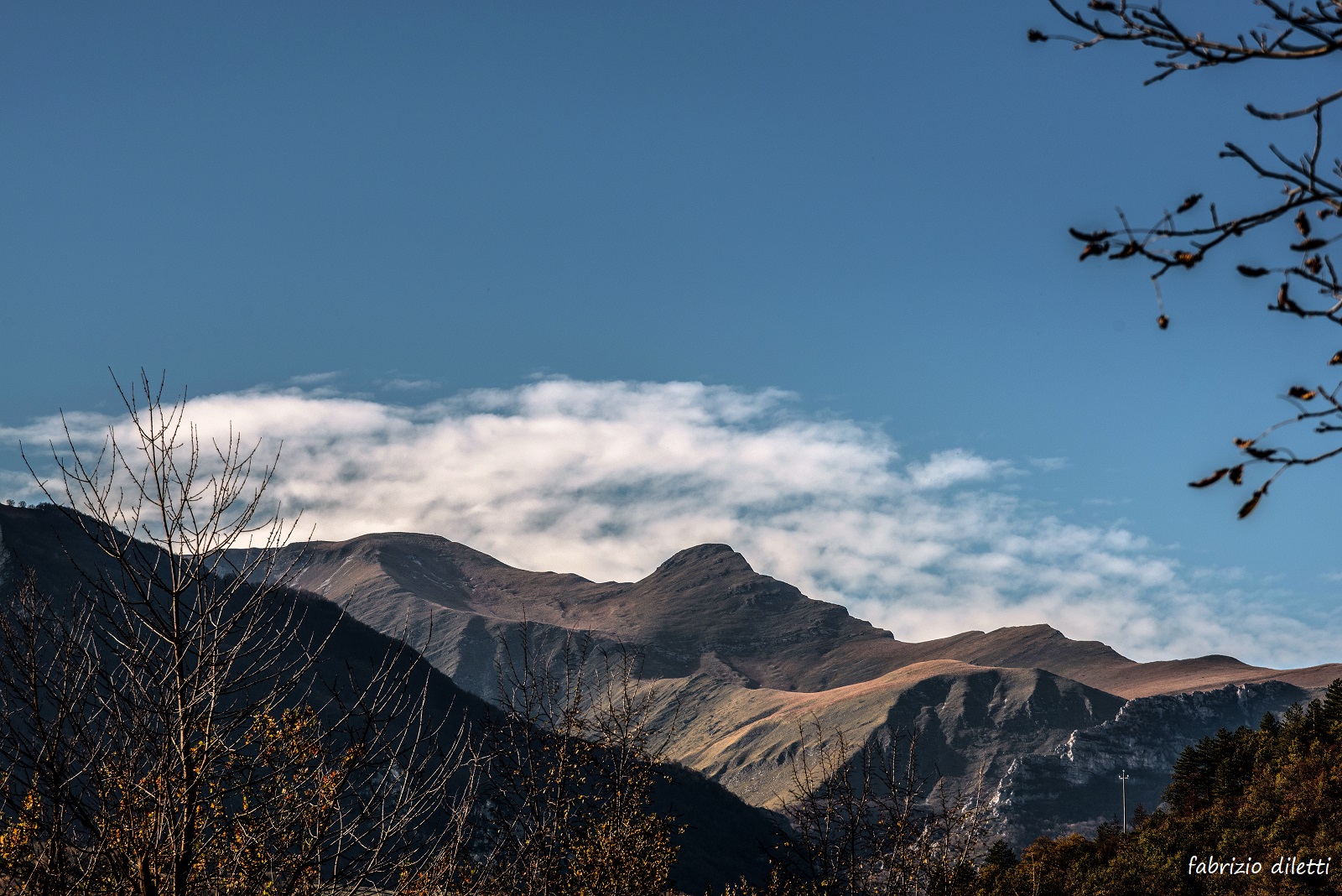 Lace three bishops, Mount Acuto, Sibillini