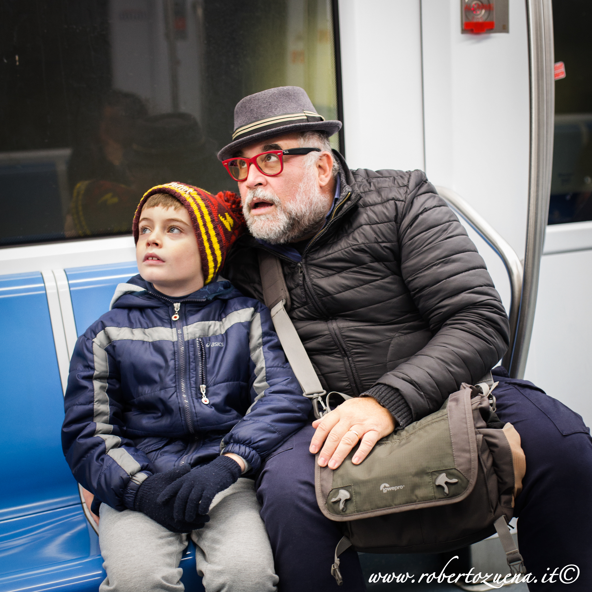 Guardando il vuoto, ma assieme