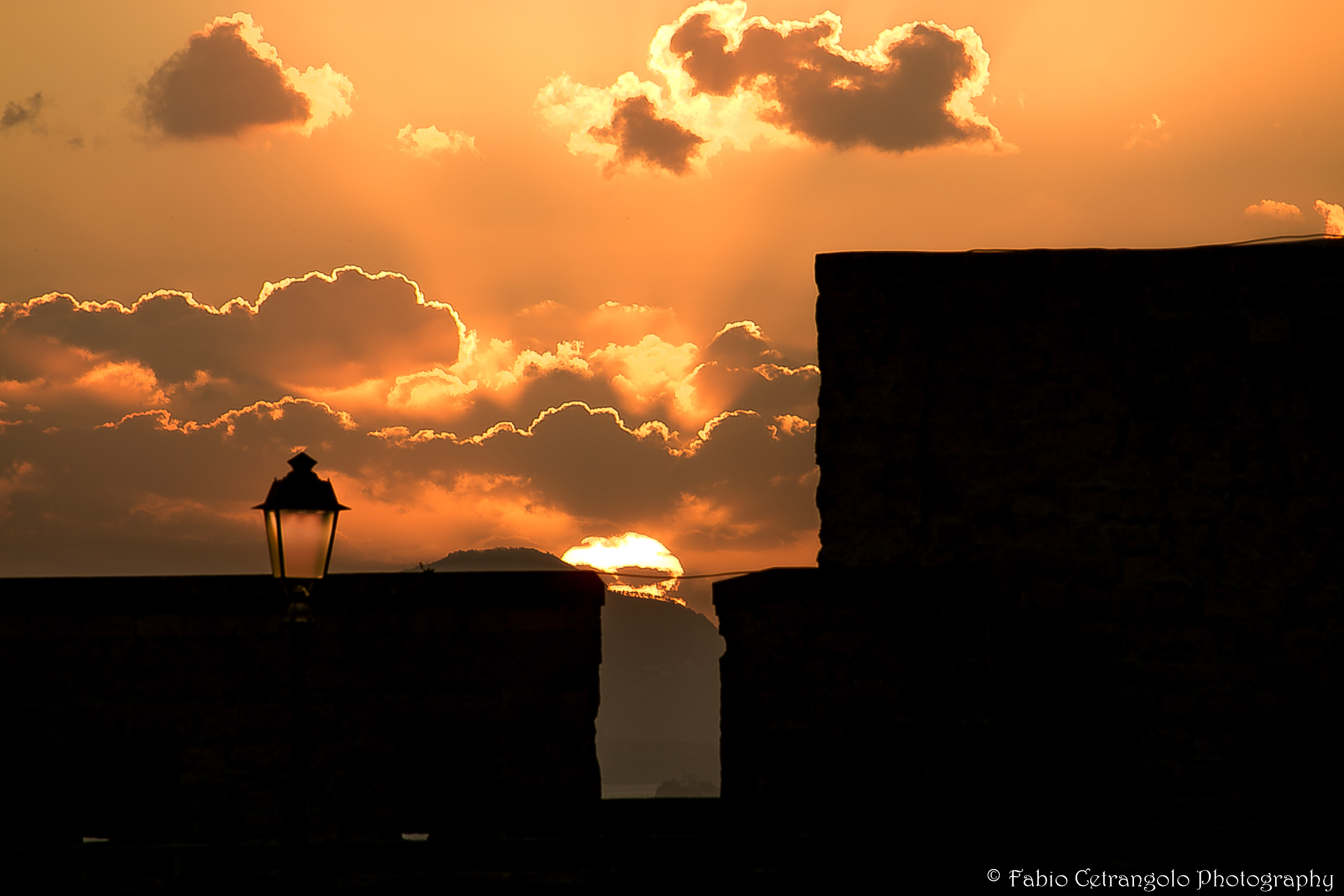 A sunset that keeps us giving his show.