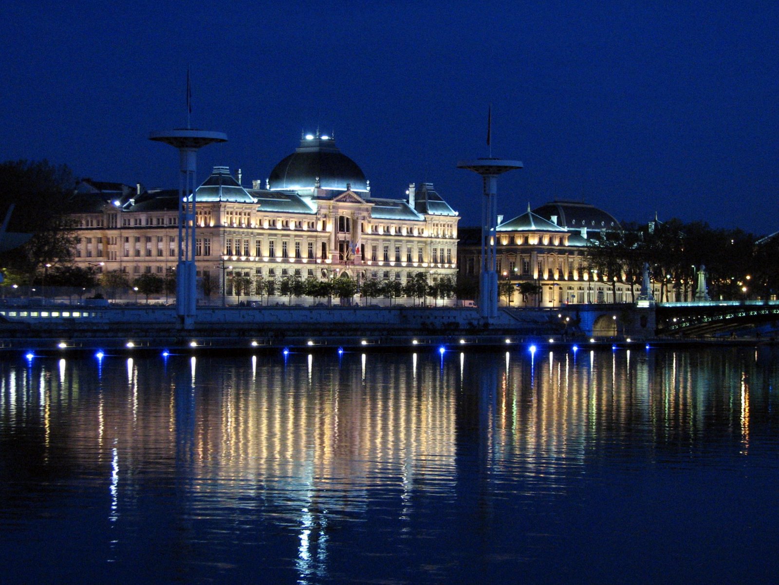 Lyon (France) Nocturne University