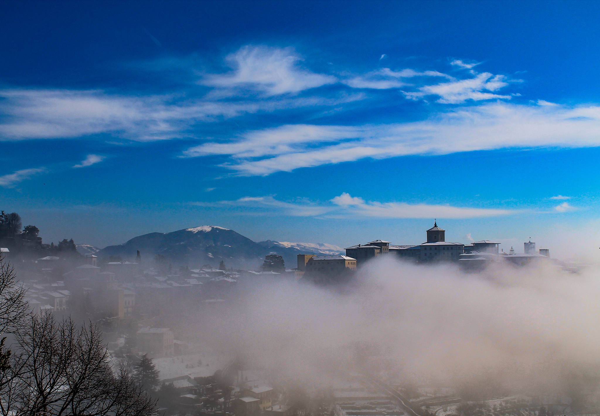 Between fog and clouds