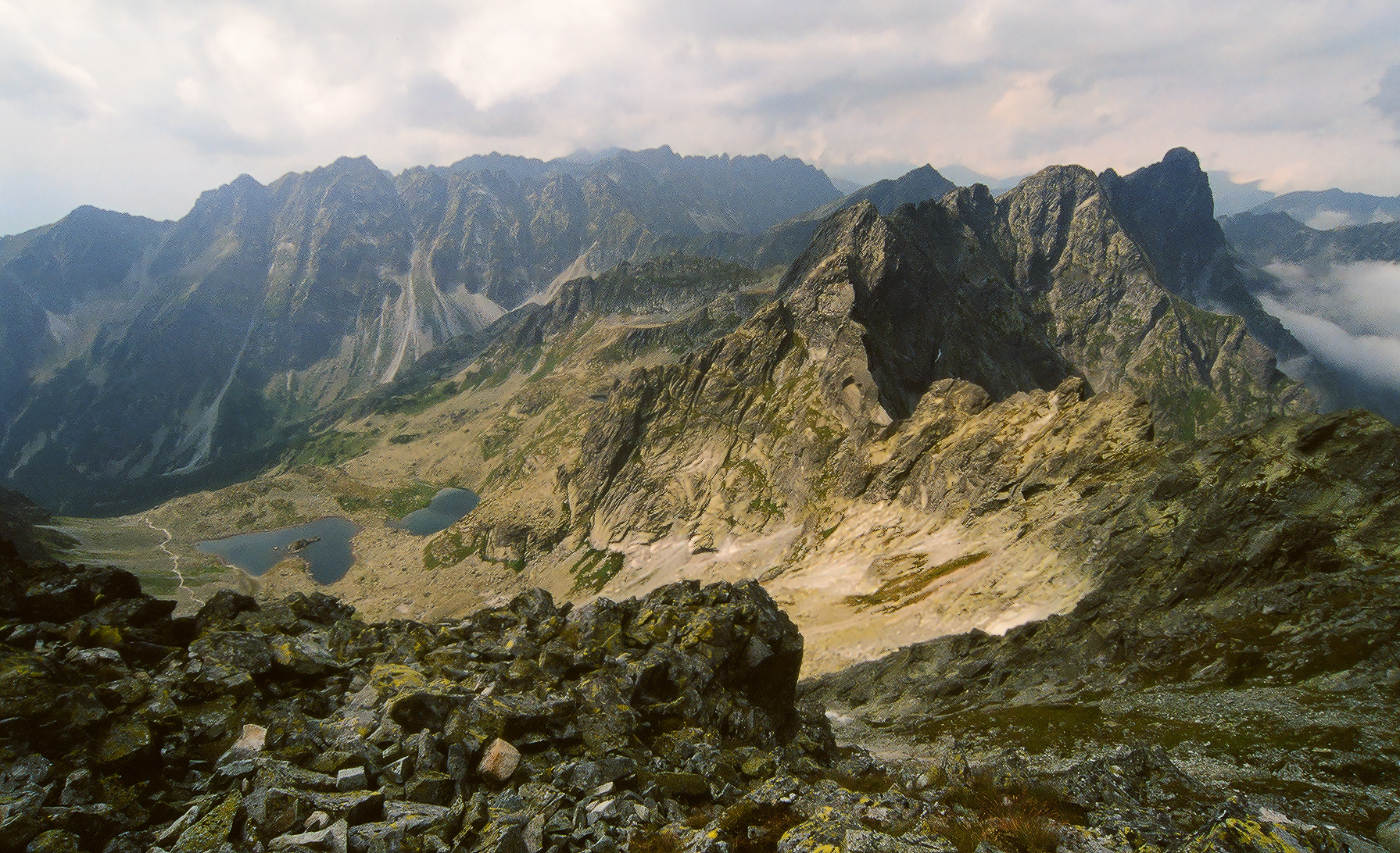 La vista da Rysy verso Mengushovetska Gran