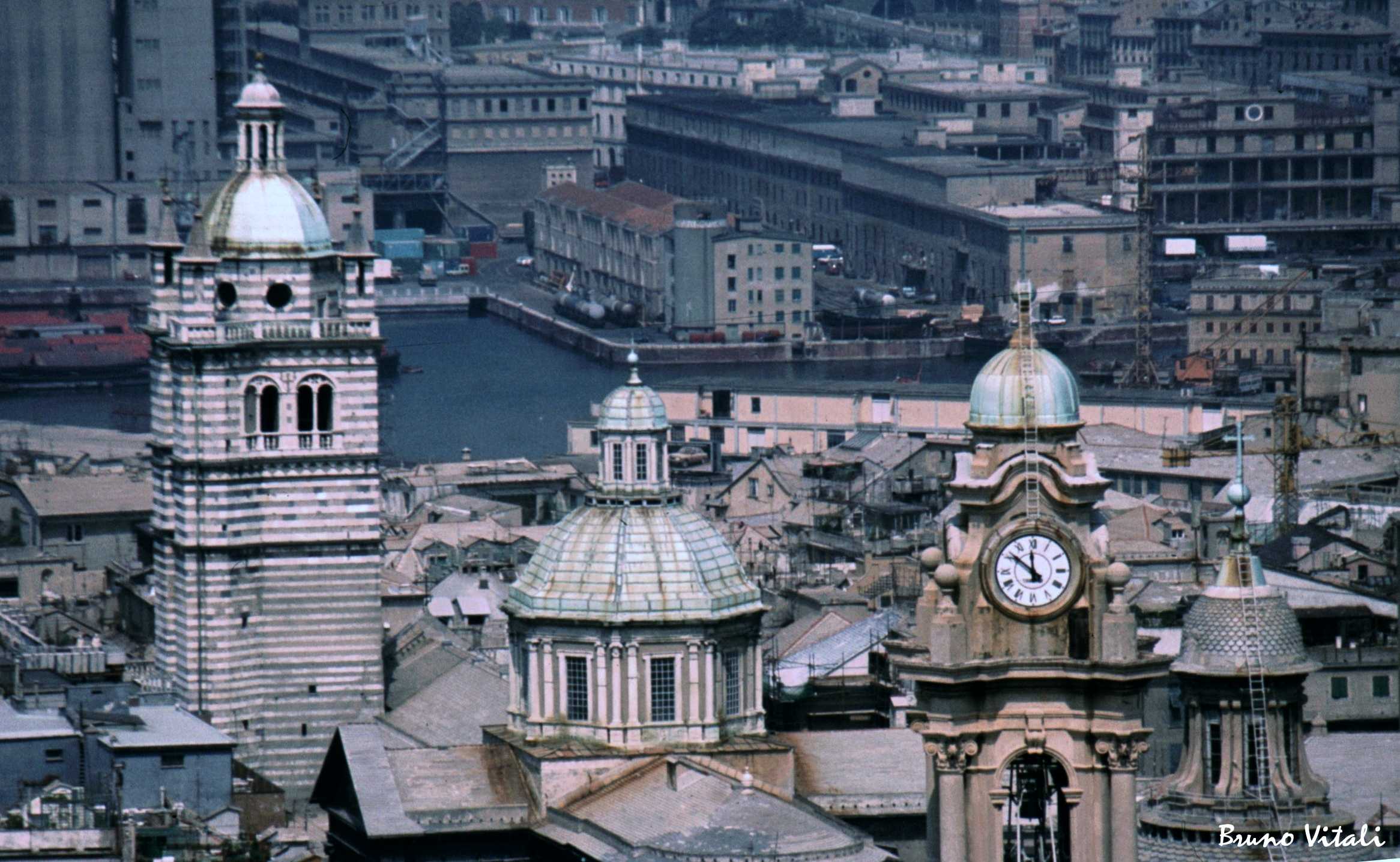Genova il Porto dal Grattacielo
