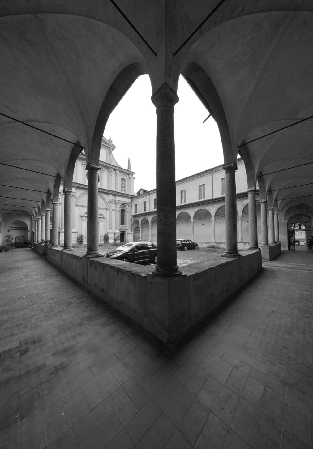 Il Chiostro Della chiesa di San Sisto