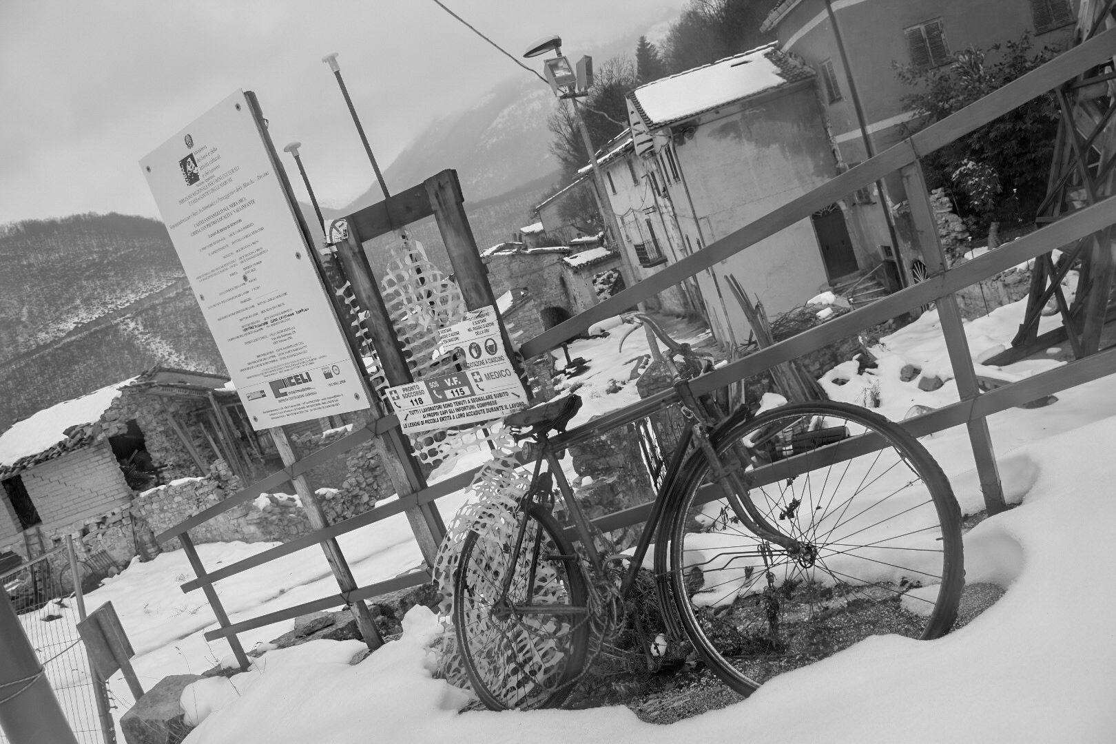 La neve tutto copre, ma non il ricordo.