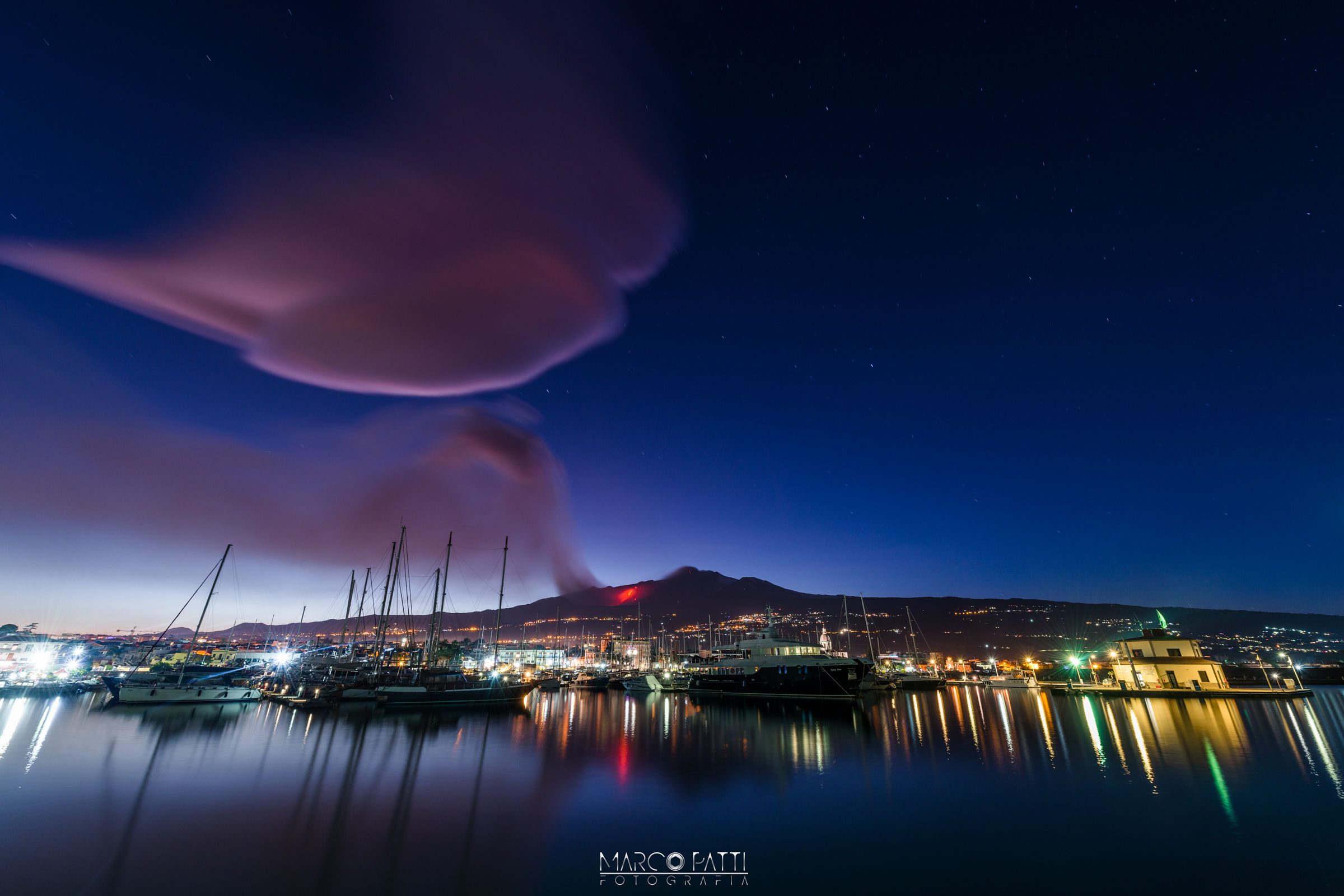 Buon Natale da sua maestà Etna