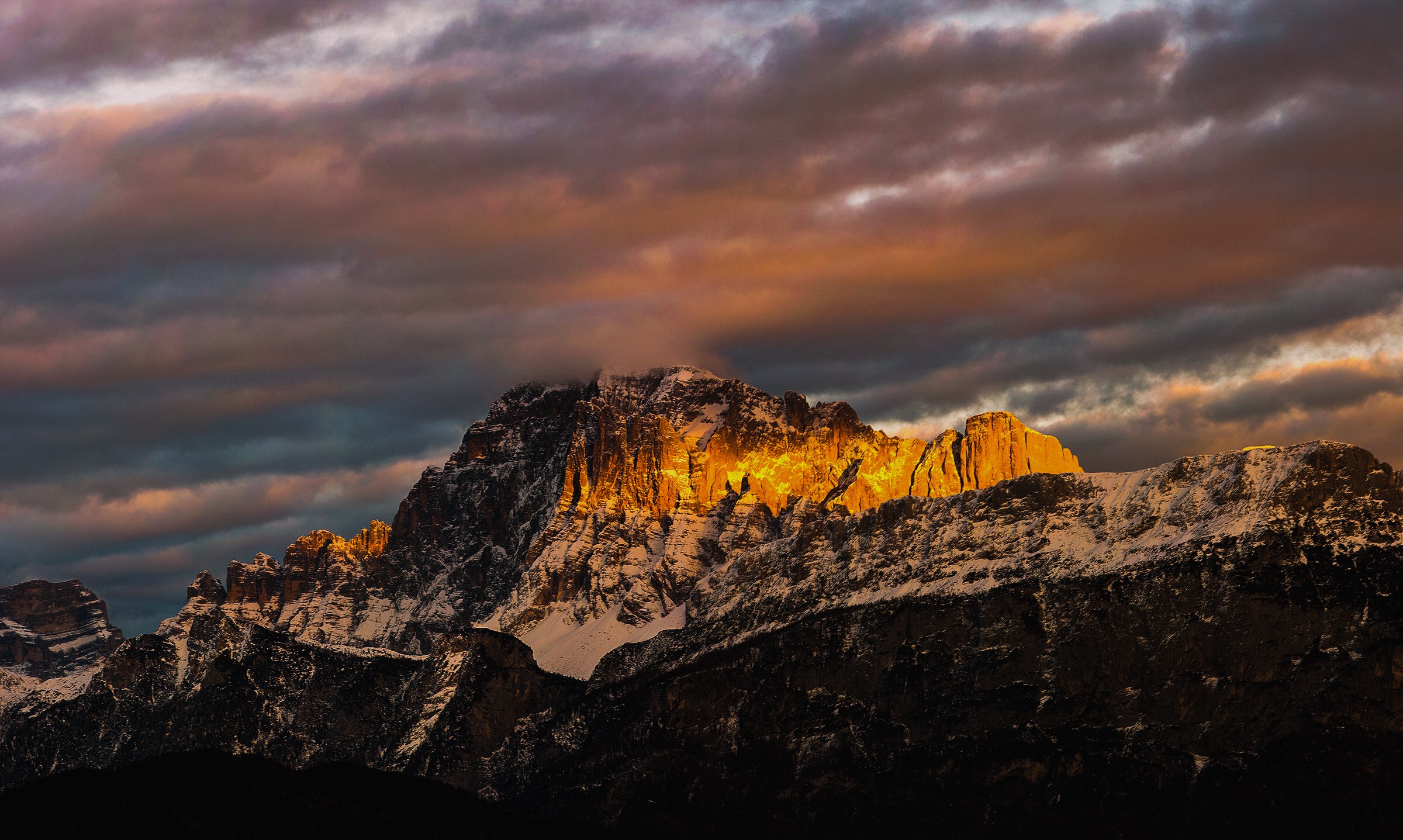 Blade of light on the owl