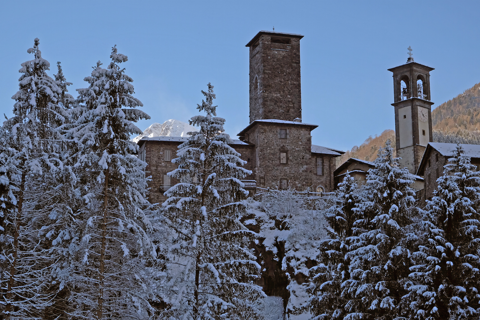 Gromo... Snow on the village